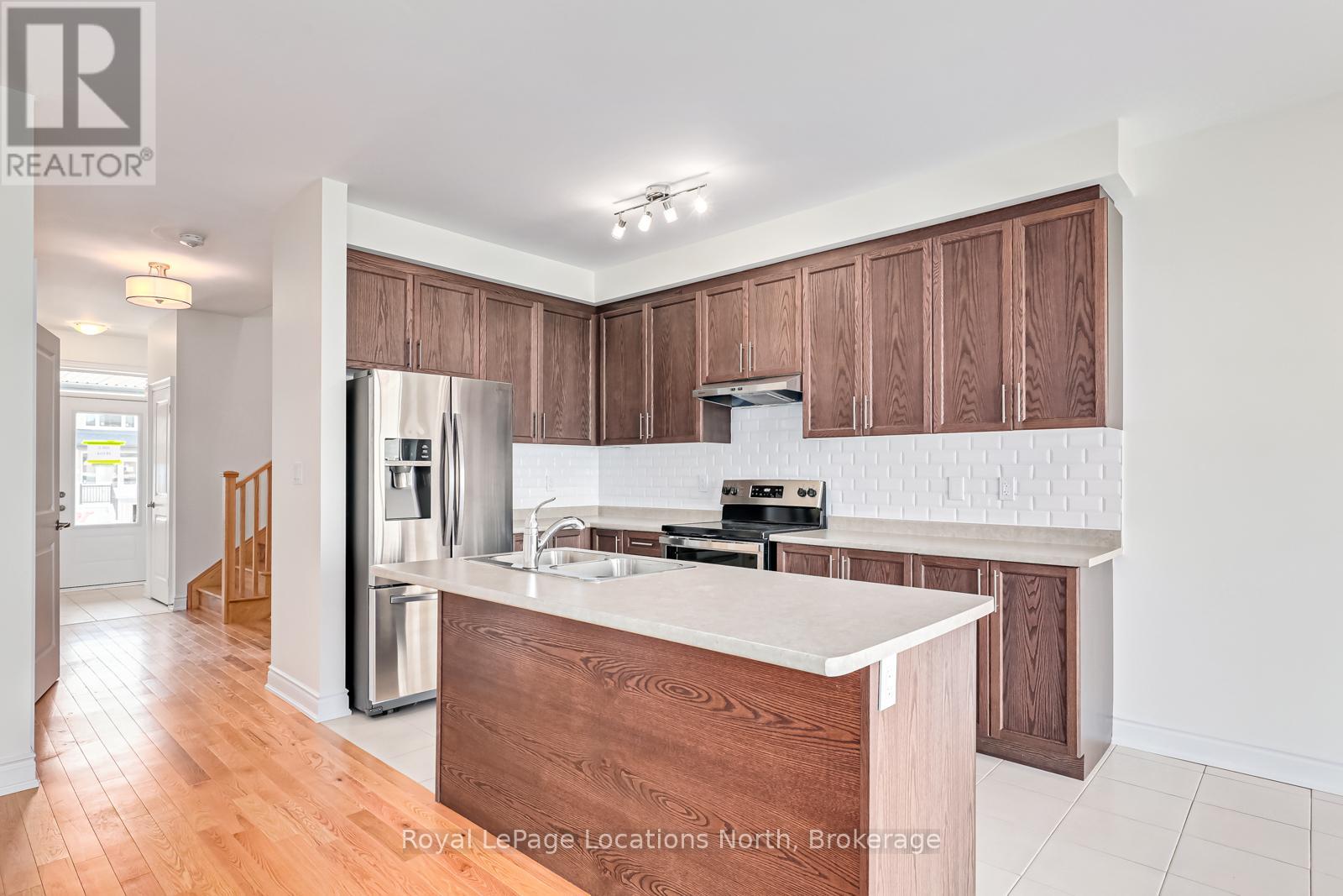 24 Lisa Street, Wasaga Beach, Ontario L9Y 0K8 - Photo 6 - S13151374