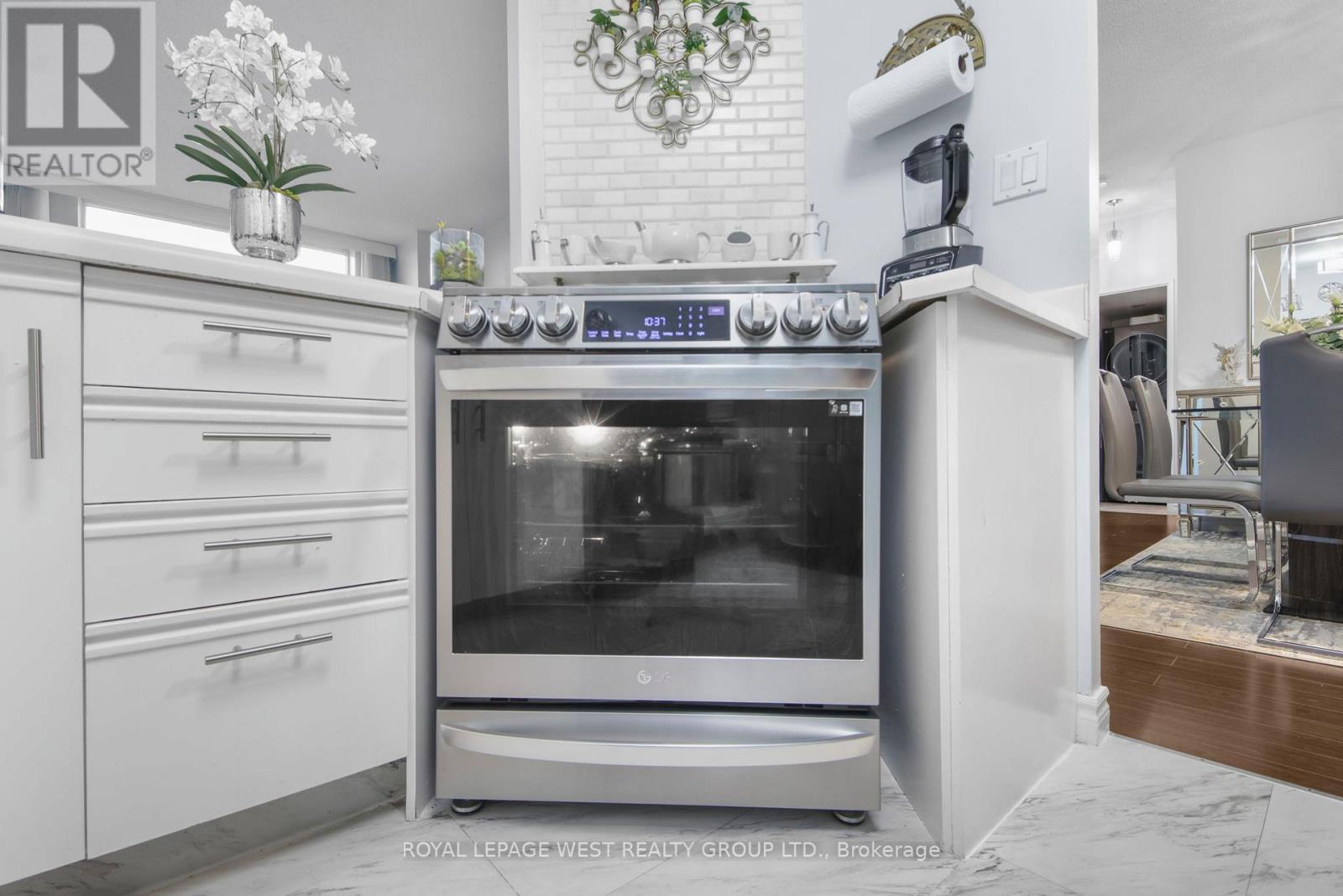805 - 326 Major Mackenzie Drive E, Richmond Hill, Ontario  L4C 8T4 - Photo 6 - N13151314