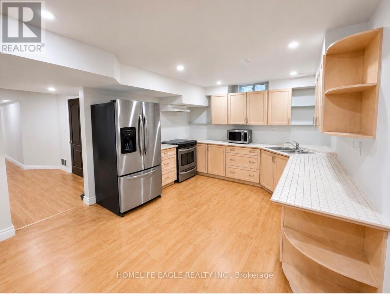37 Newbridge Avenue, Richmond Hill, Ontario L4E 3Z9 - Photo 4 - N13151398