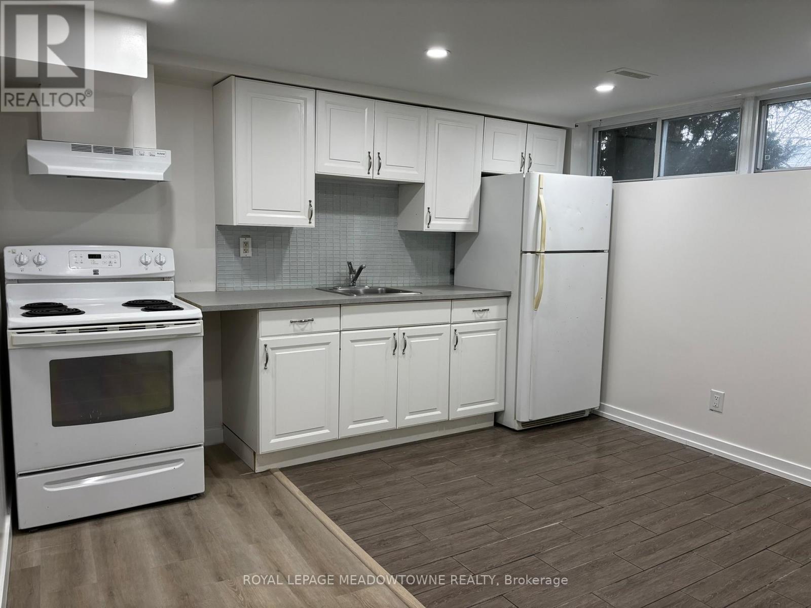 Basement B - 736 Sunnypoint Drive, Newmarket, Ontario  L3Y 2Z8 - Photo 5 - N12968056