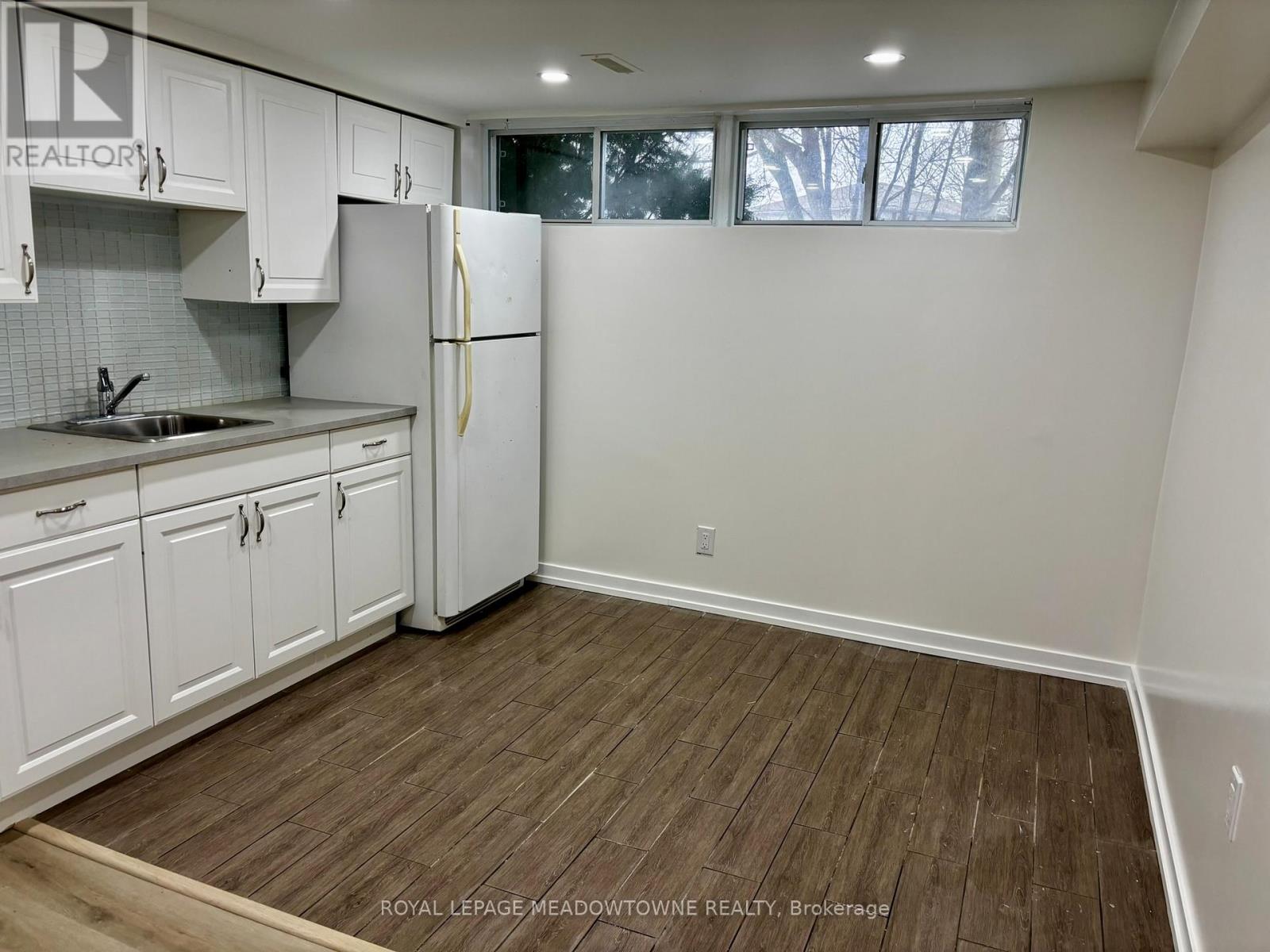 Basement B - 736 Sunnypoint Drive, Newmarket, Ontario  L3Y 2Z8 - Photo 6 - N12968056