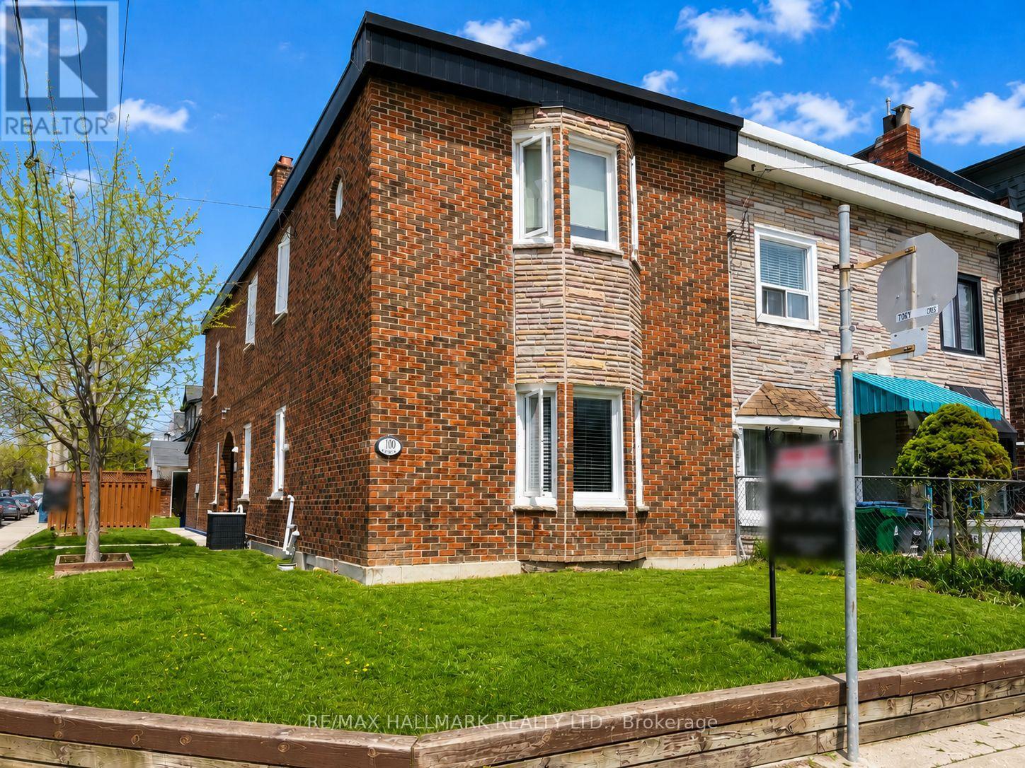 100 Ascot Avenue, Toronto, Ontario M6E 1E9 - Photo 2 - W13143484