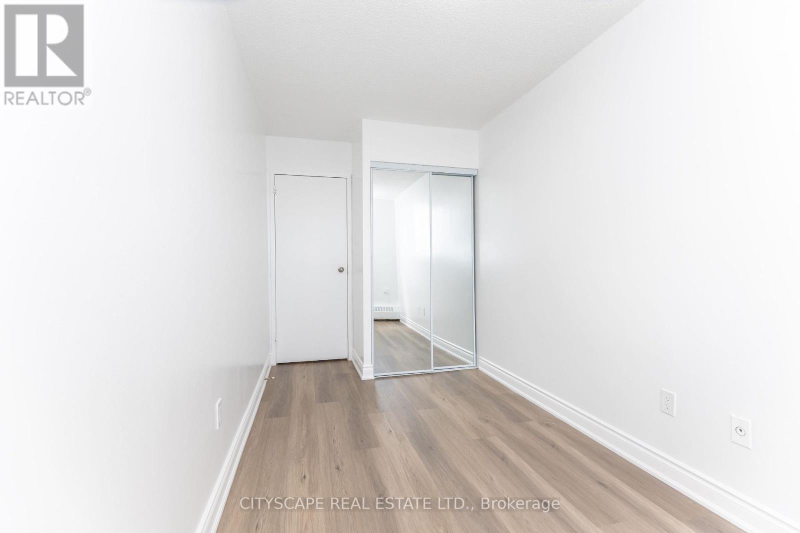 1005 - 940 Caledonia Road, Toronto, Ontario  M6B 3Y4 - Photo 4 - W13151100