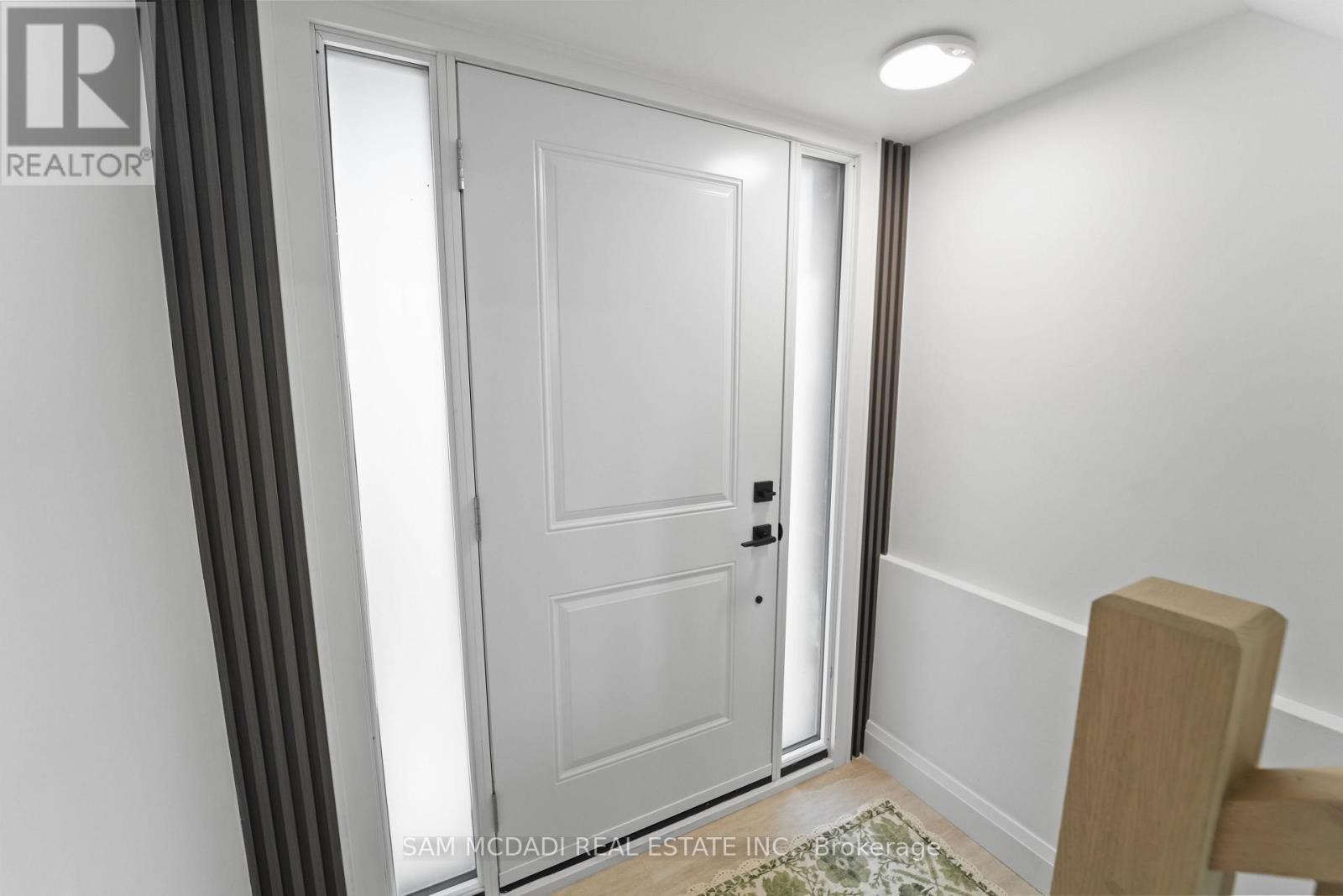 25 Falstaff Avenue, Toronto, Ontario M6L 2C6 - Photo 2 - W13151132