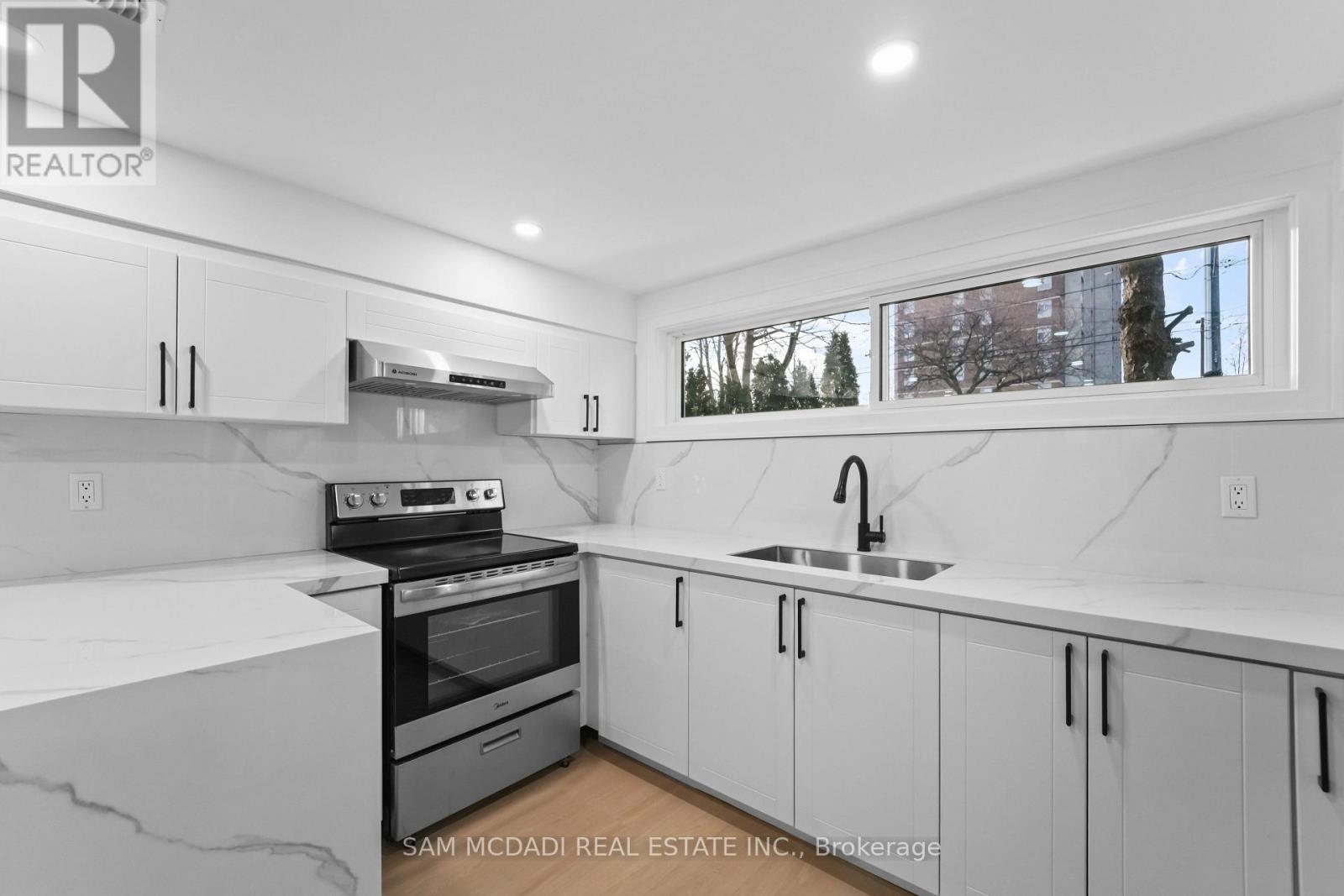 25 Falstaff Avenue, Toronto, Ontario M6L 2C6 - Photo 29 - W13151132
