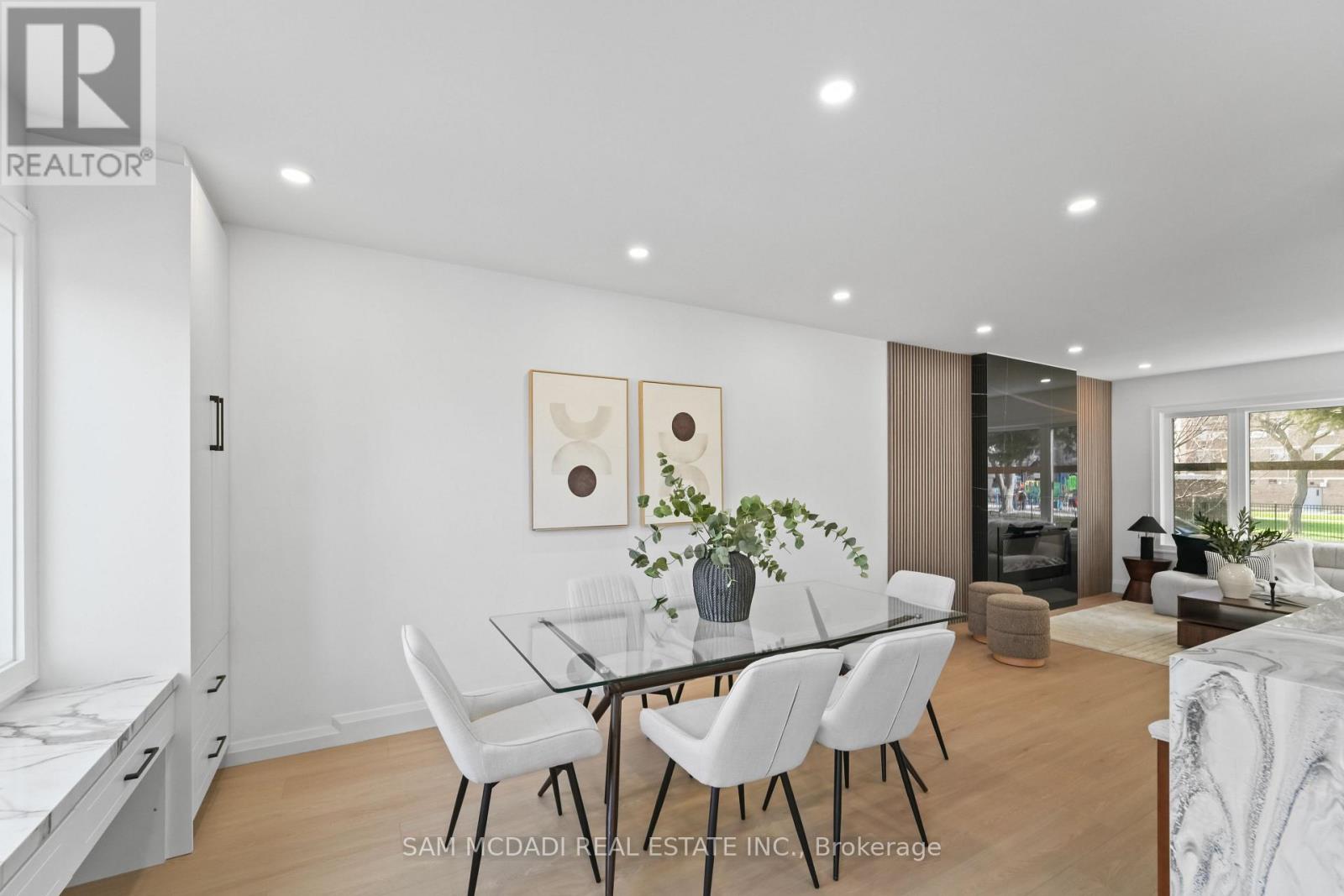 25 Falstaff Avenue, Toronto, Ontario M6L 2C6 - Photo 6 - W13151132