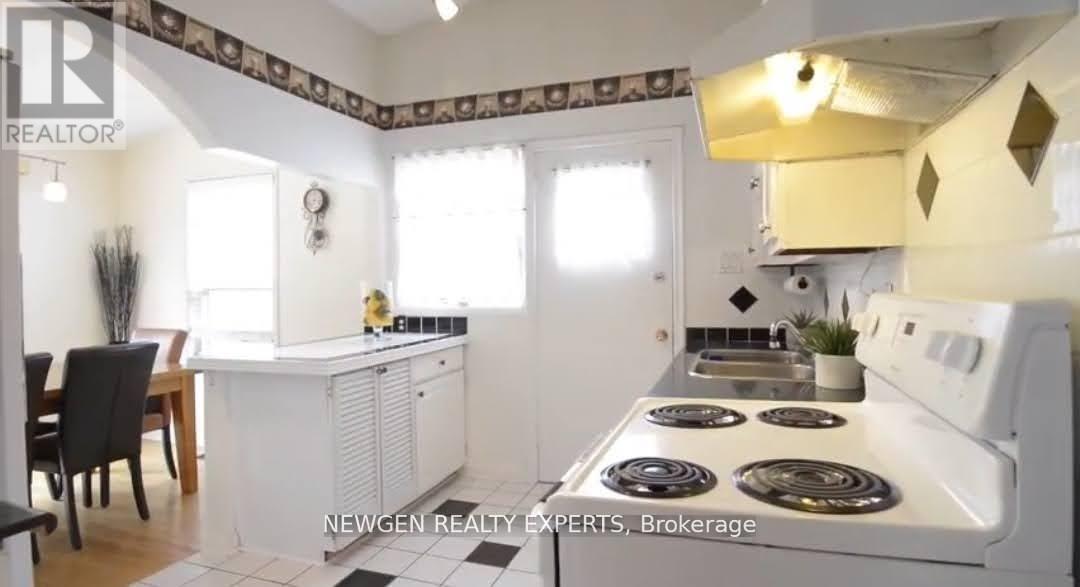 11 Lawrence Crescent, Brampton, Ontario  L6W 2P2 - Photo 7 - W13151142