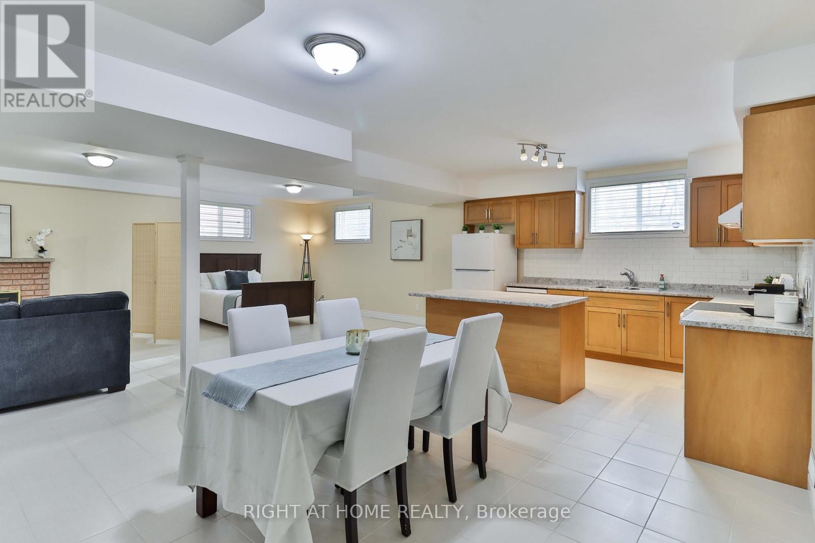459 Maple Leaf Drive, Toronto, Ontario  M6L 1R1 - Photo 15 - W13151188