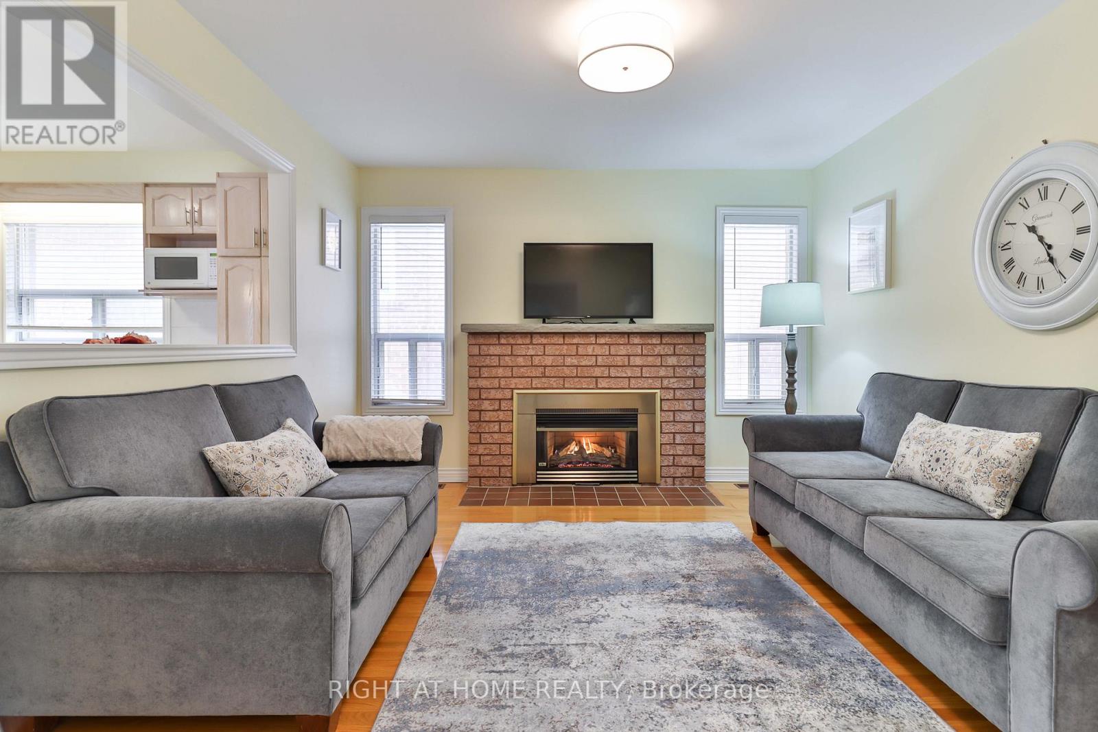 459 Maple Leaf Drive, Toronto, Ontario  M6L 1R1 - Photo 9 - W13151188