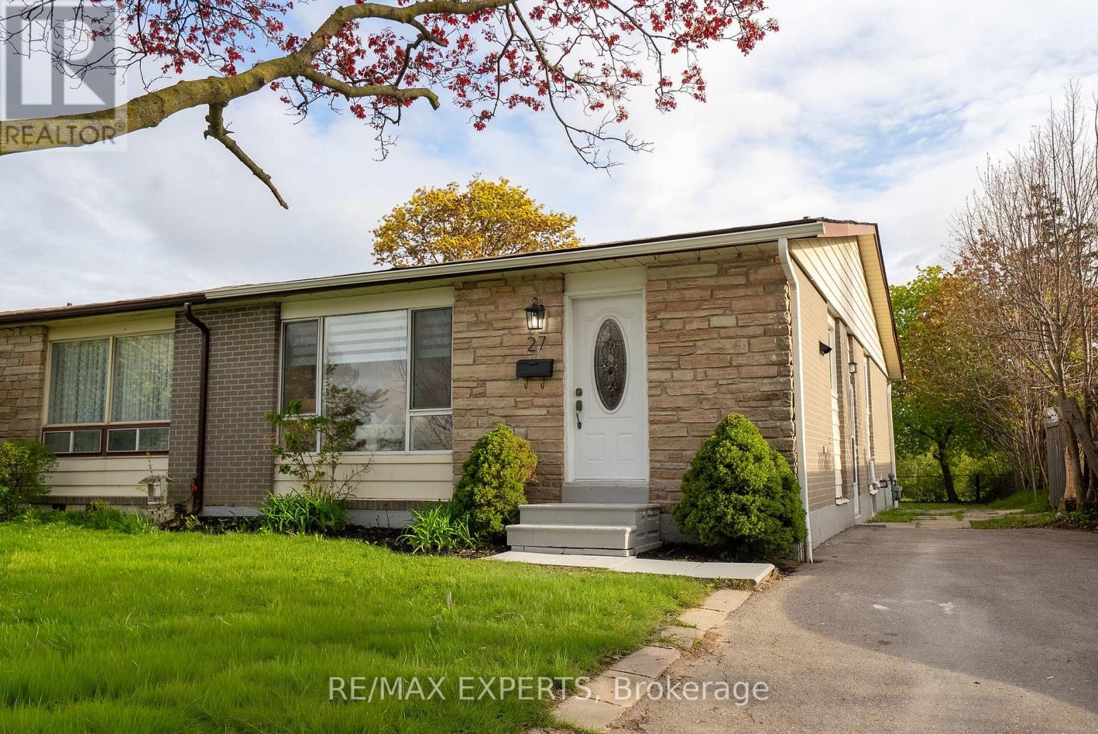 27 FALLINGDALE CRESCENT, Brampton, Ontario