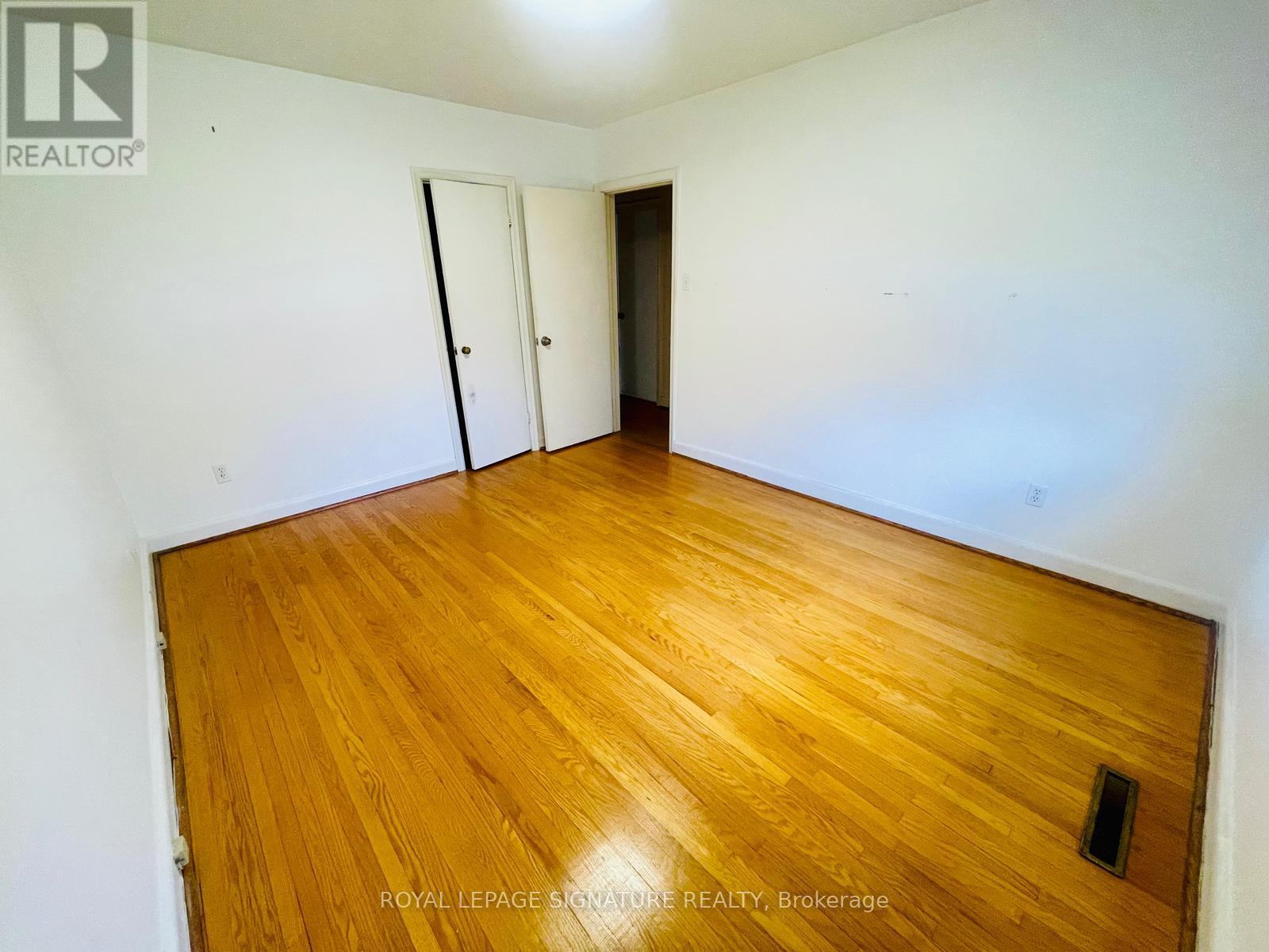 7 Placid Road, Toronto, Ontario  M8Z 4A3 - Photo 12 - W13151300
