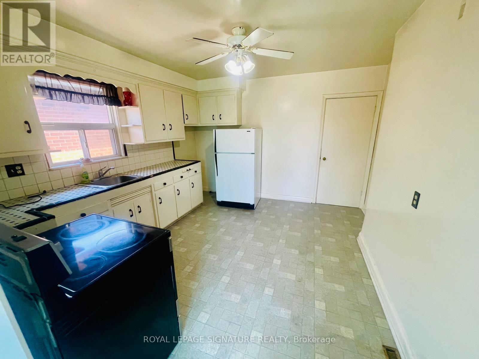 7 Placid Road, Toronto, Ontario  M8Z 4A3 - Photo 5 - W13151300