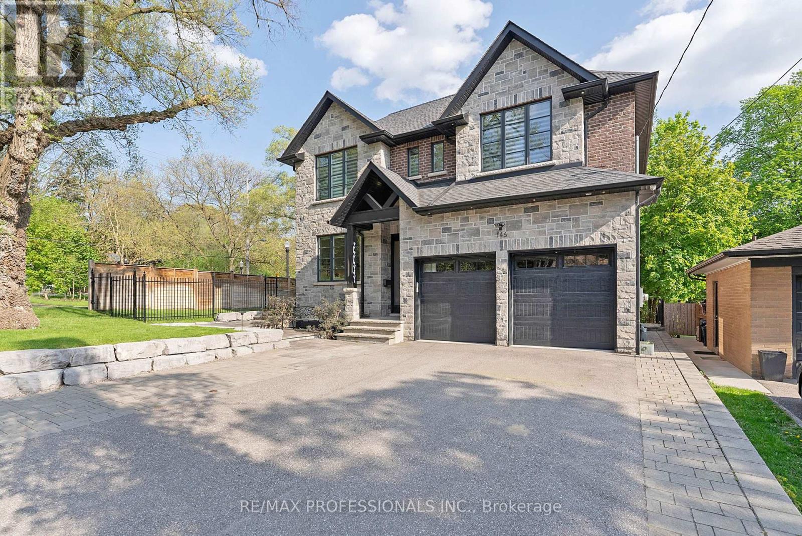 146 Thompson Avenue, Toronto, Ontario M8Z 3V2 - Photo 2 - W13151384