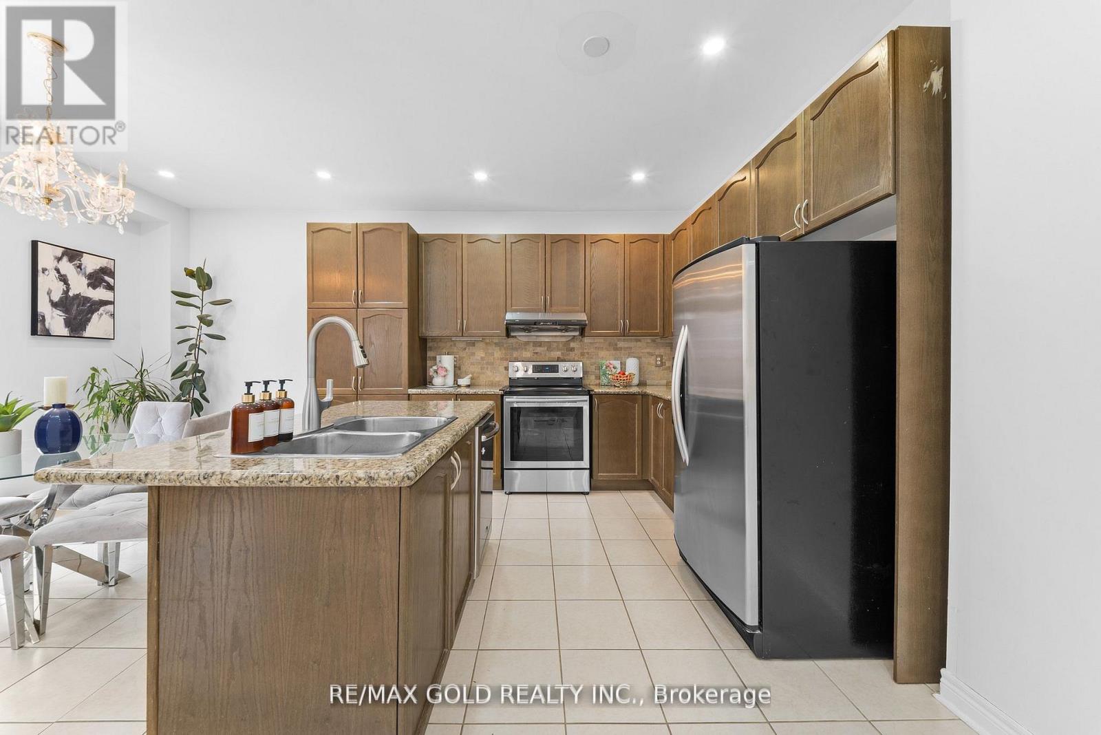 36 Ocean Ridge Drive E, Brampton, Ontario  L6R 3K5 - Photo 9 - W13151400