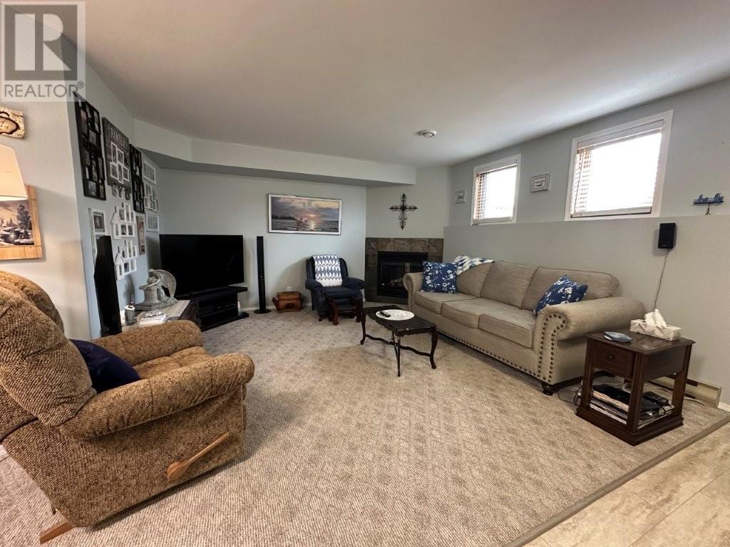 851 & 853 Newport Ave, Thunder Bay, Ontario  P7A 6K1 - Photo 34 - TB2601096
