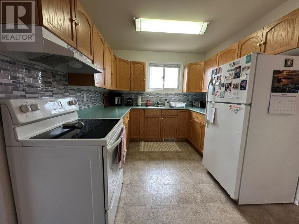 851 & 853 Newport Ave, Thunder Bay, Ontario  P7A 6K1 - Photo 9 - TB2601096