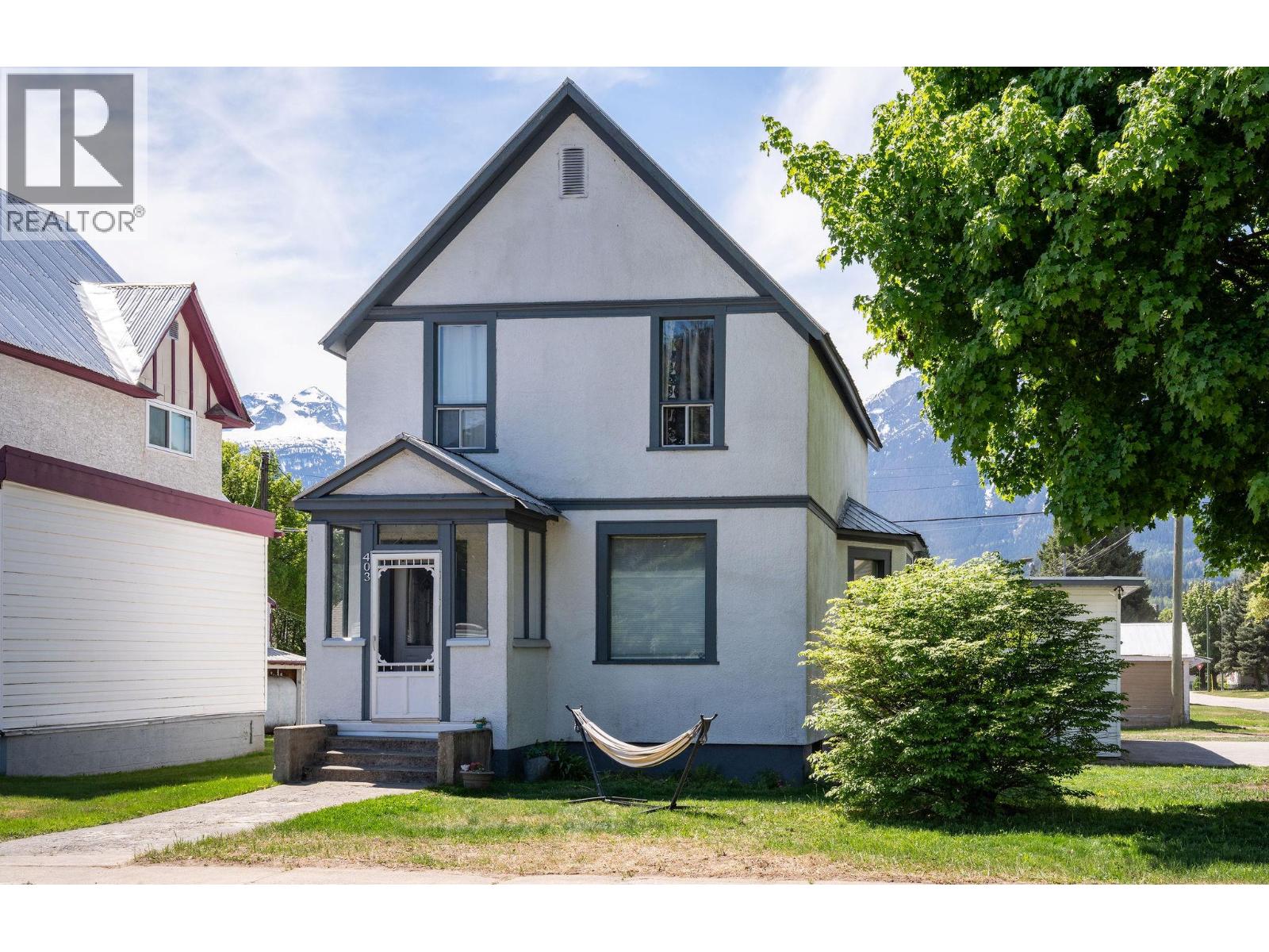 403 Fifth Street E, Revelstoke, British Columbia  V0E 2S0 - Photo 2 - 10387299