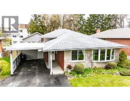 18 QUEENSTON Crescent, Kitchener, Ontario