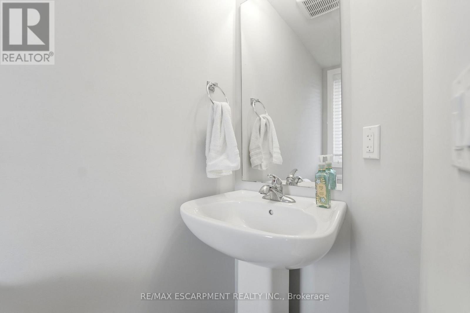 104 Laguna Village Crescent, Hamilton, Ontario  L0R 1P0 - Photo 12 - X13151274