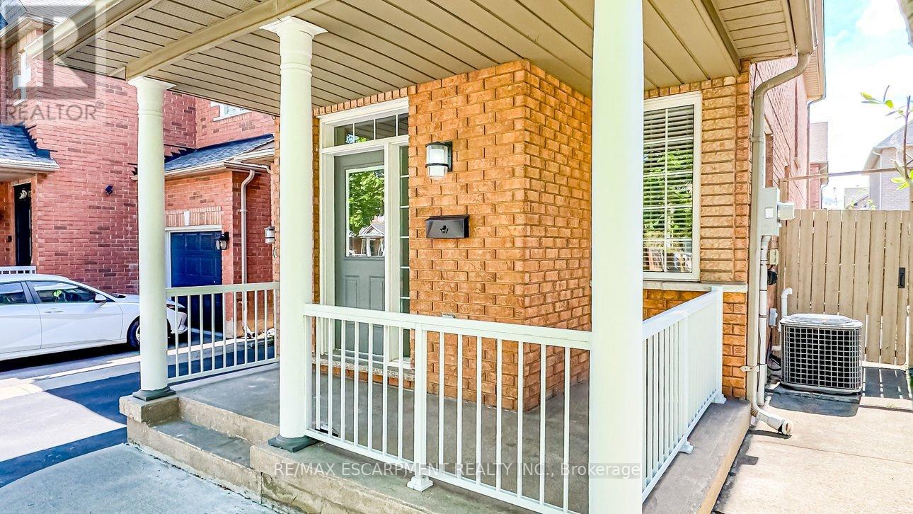 97 Peachwood Crescent, Hamilton, Ontario  L8E 5Z7 - Photo 4 - X13151362