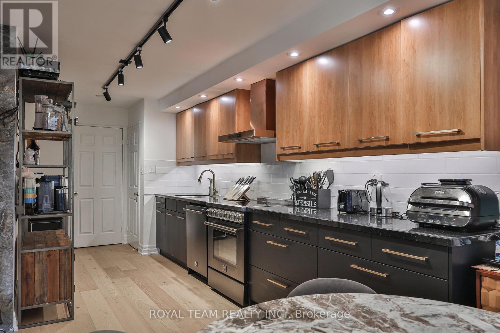 C-Ph 10 - 211 Saint Patrick Street, Toronto, Ontario  M5T 2Y9 - Photo 22 - C13146258