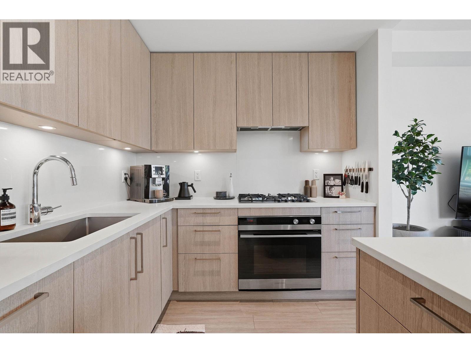 311 707 E 3rd Street, North Vancouver, British Columbia  V7L 1G8 - Photo 6 - R3125707
