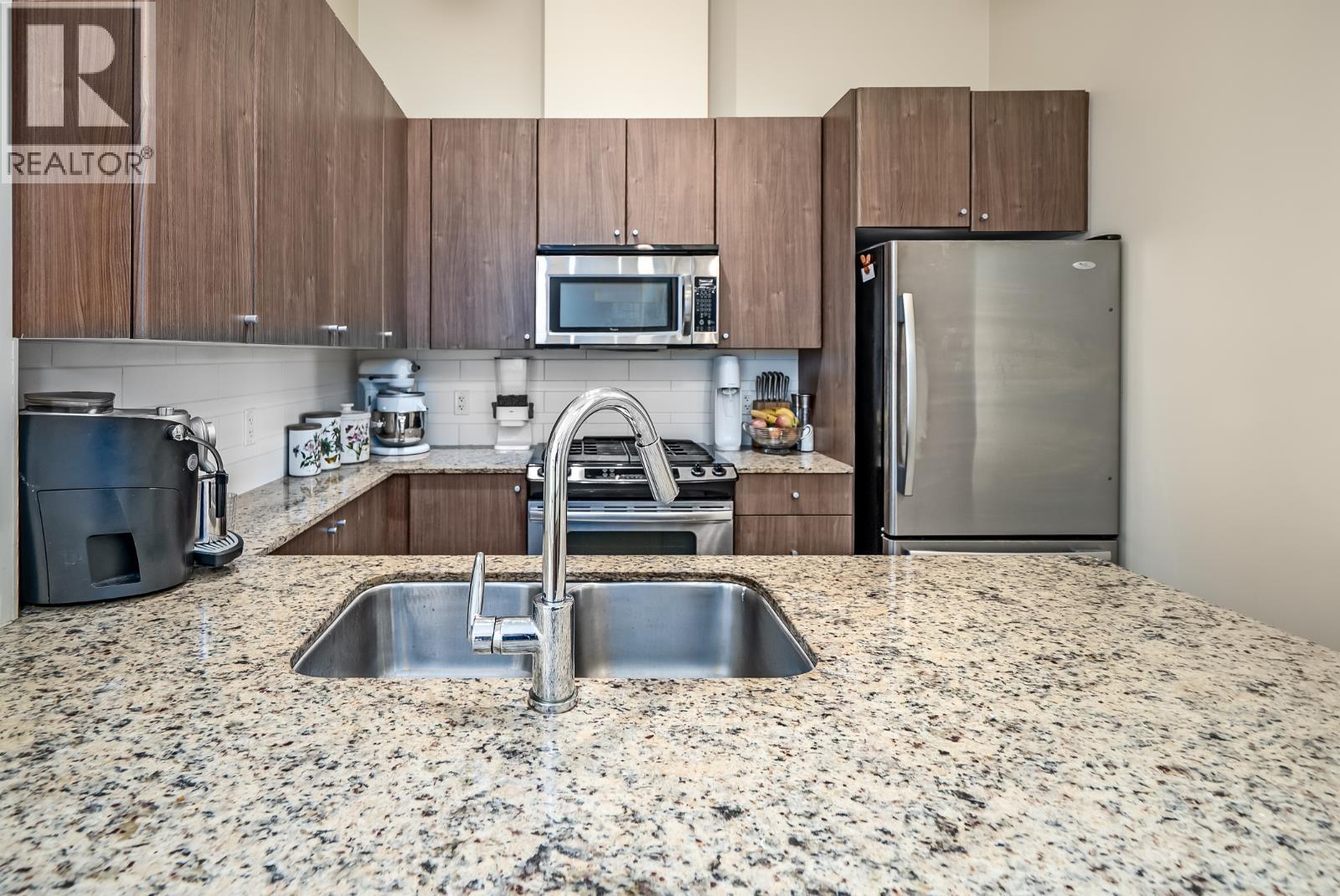 301 280 Ross Drive, New Westminster, British Columbia  V3L 0C2 - Photo 11 - R3125710