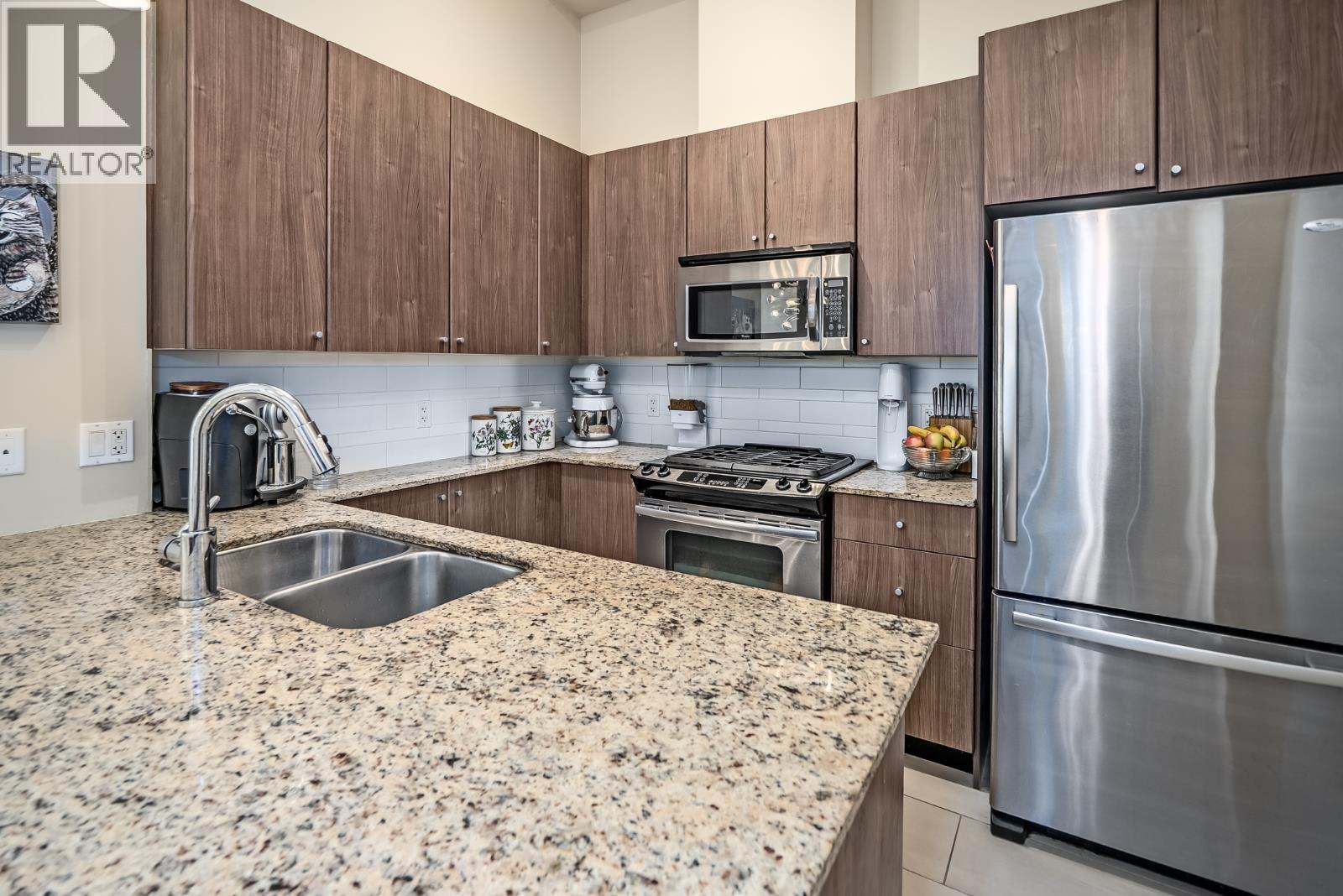 301 280 Ross Drive, New Westminster, British Columbia  V3L 0C2 - Photo 12 - R3125710