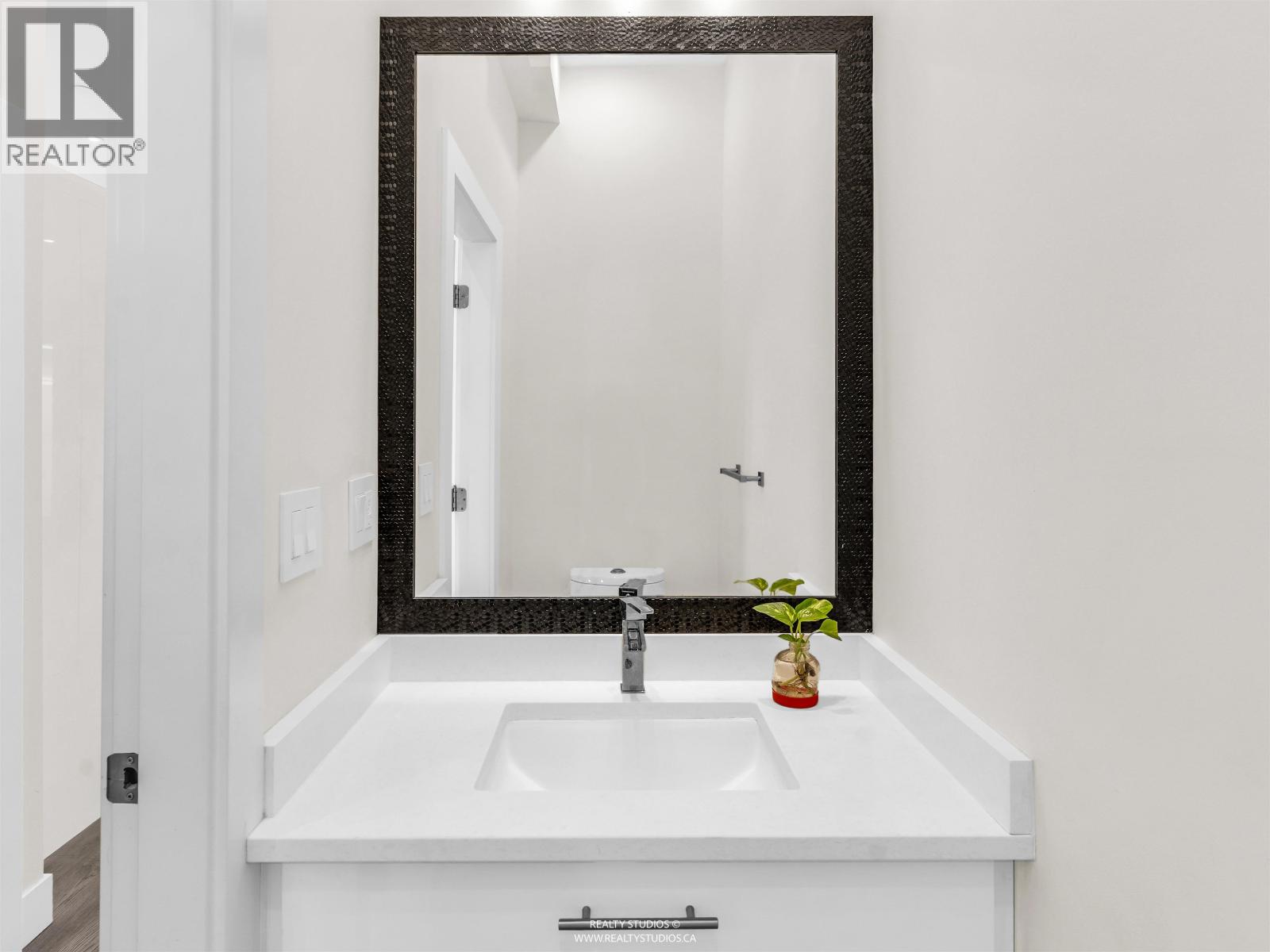 409 W Keith Road, North Vancouver, British Columbia  V7M 1M2 - Photo 10 - R3125774