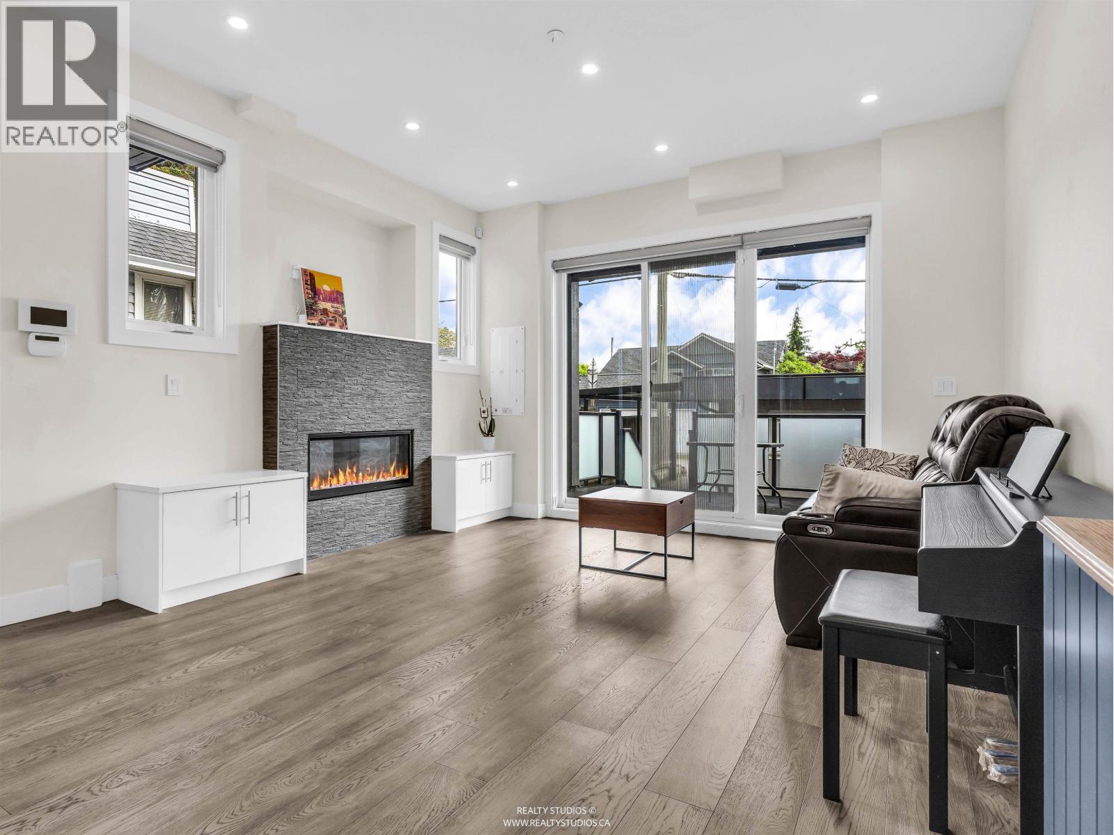 409 W Keith Road, North Vancouver, British Columbia  V7M 1M2 - Photo 3 - R3125774