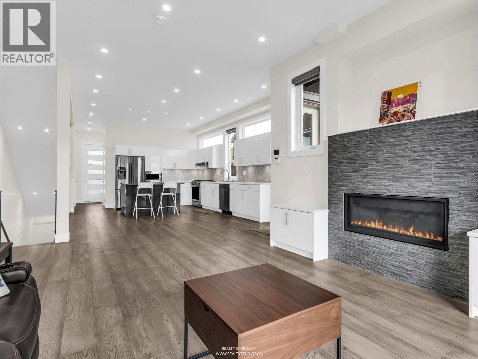 409 W Keith Road, North Vancouver, British Columbia  V7M 1M2 - Photo 4 - R3125774