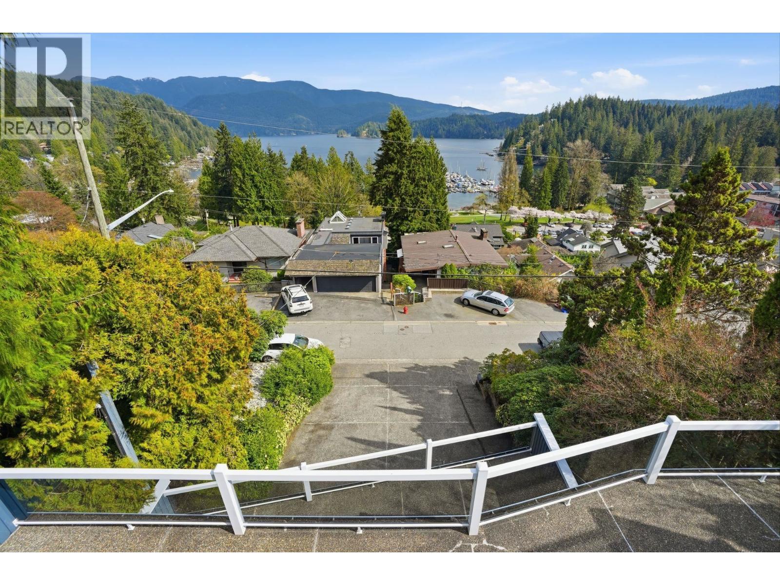 2341 Caledonia Avenue, North Vancouver, British Columbia  V7G 1T8 - Photo 38 - R3125727