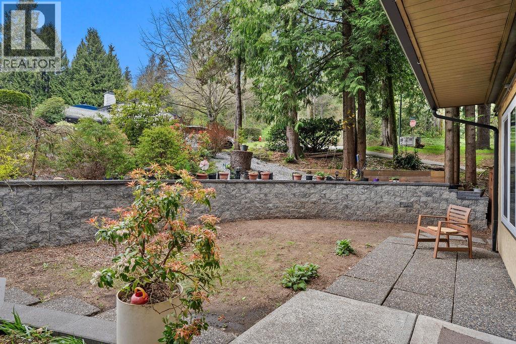 407 Dartmoor Drive, Coquitlam, British Columbia  V3K 5V3 - Photo 2 - R3125750