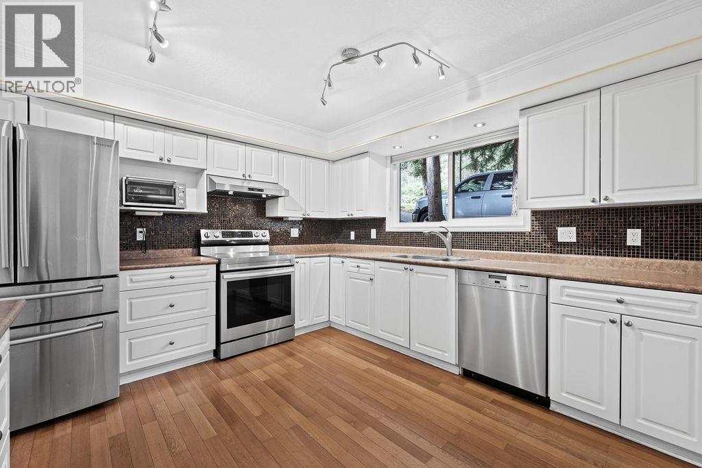 407 Dartmoor Drive, Coquitlam, British Columbia  V3K 5V3 - Photo 3 - R3125750