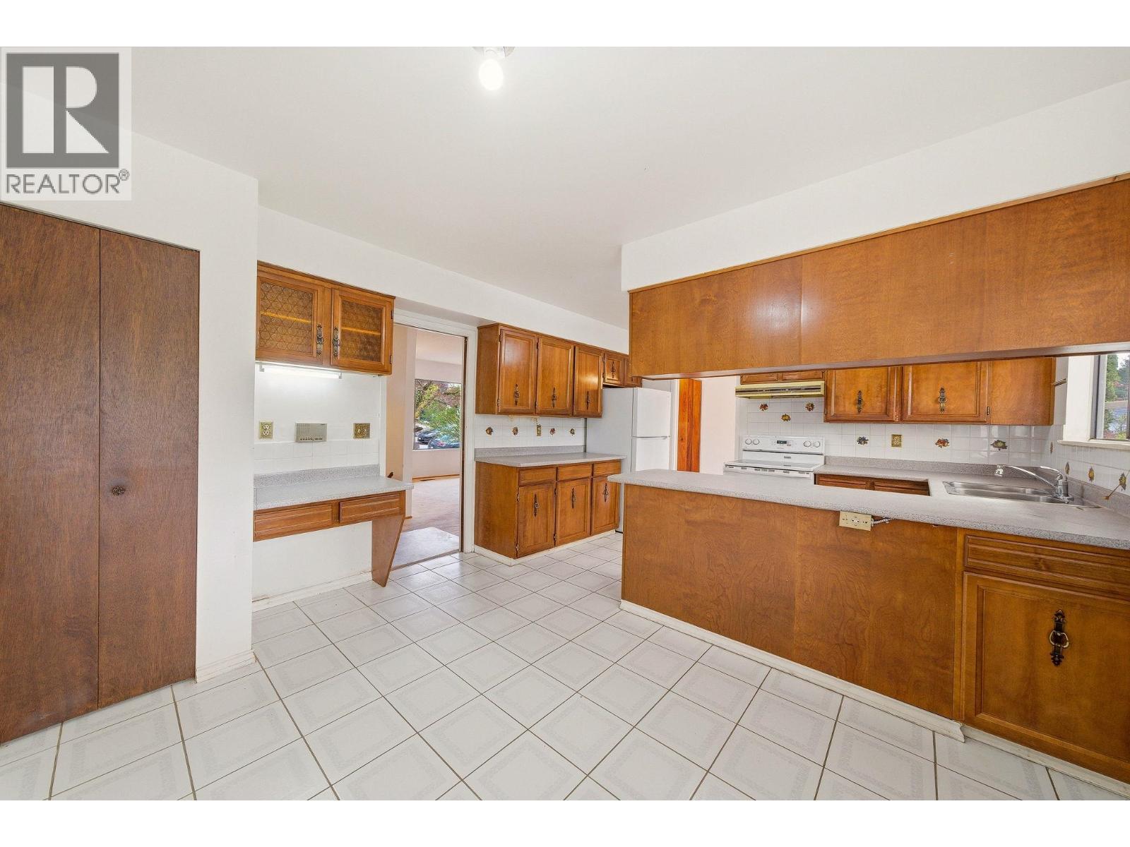 5180 Springdale Court, Burnaby, British Columbia  V5B 4P4 - Photo 13 - R3125783