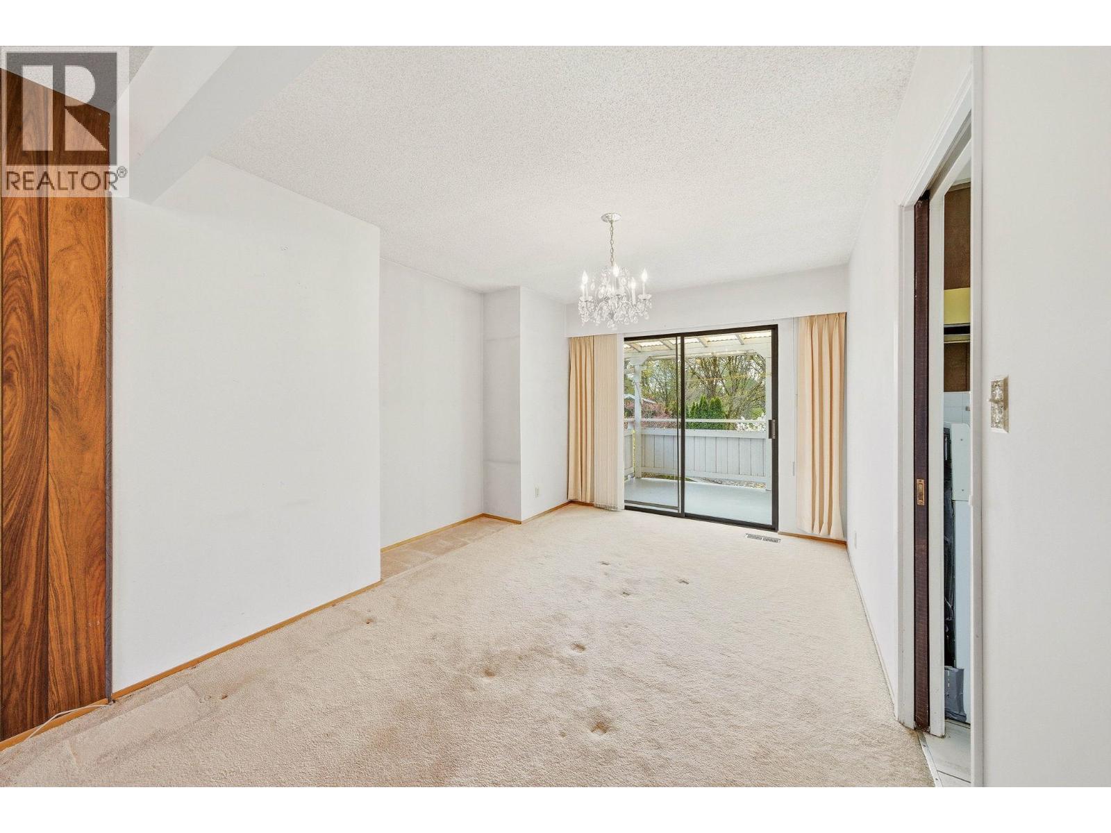 5180 Springdale Court, Burnaby, British Columbia  V5B 4P4 - Photo 9 - R3125783
