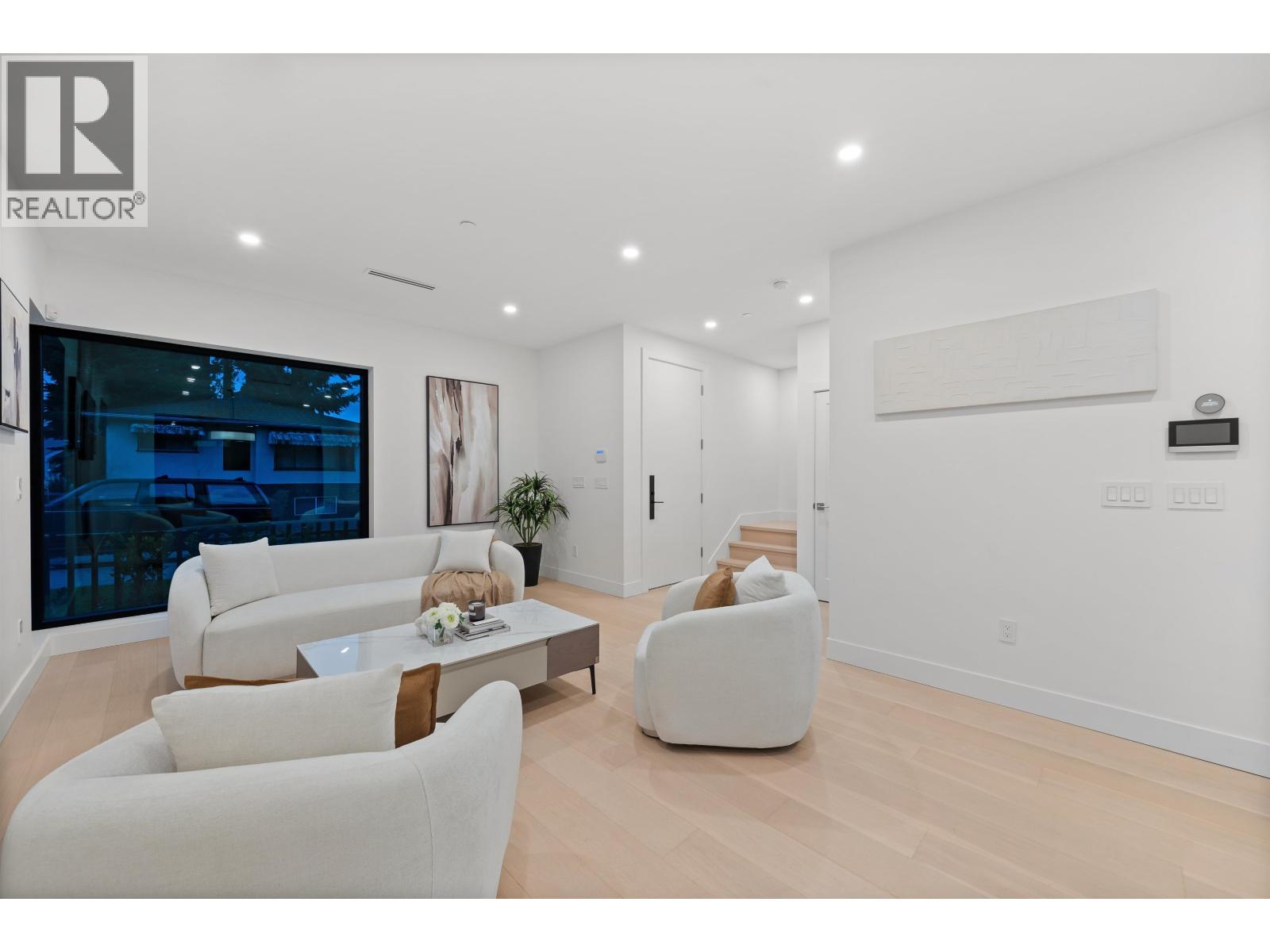 3670 Fleming Street, Vancouver, British Columbia  V5N 3V8 - Photo 2 - R3120167