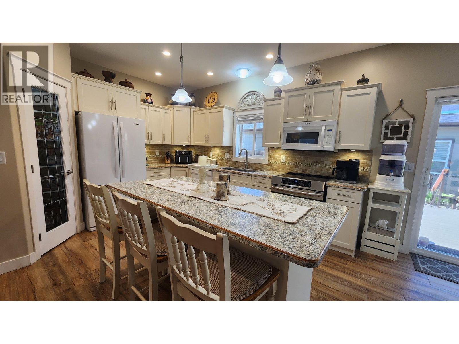 8300 Gallagher Lake Frontage Road Unit# 108, Oliver, British Columbia  V0H 1T2 - Photo 9 - 10387974