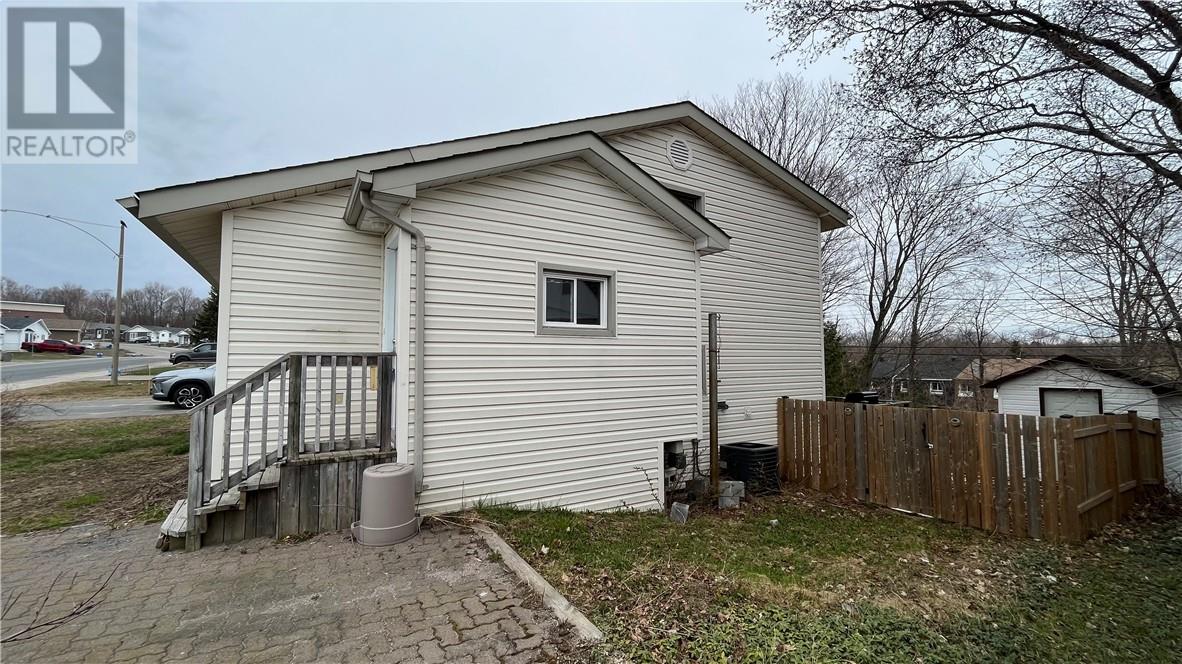 145 Axmith Avenue, Elliot Lake, Ontario  P5A 1B9 - Photo 7 - 2126703