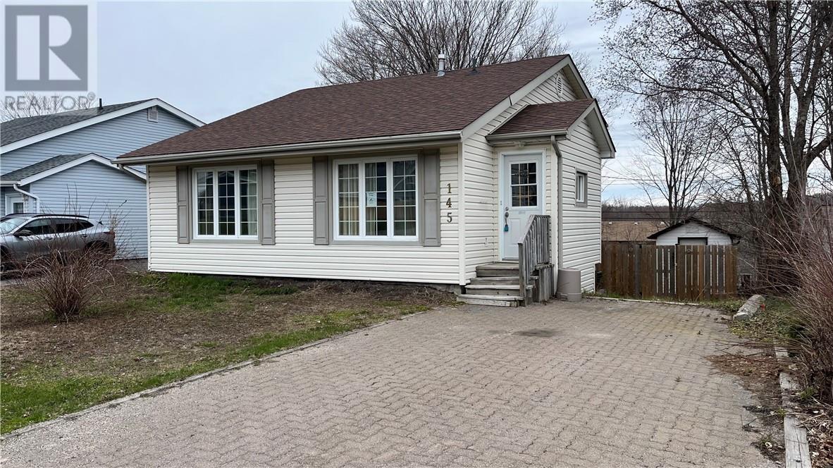 145 Axmith Avenue, Elliot Lake, Ontario  P5A 1B9 - Photo 2 - 2126703