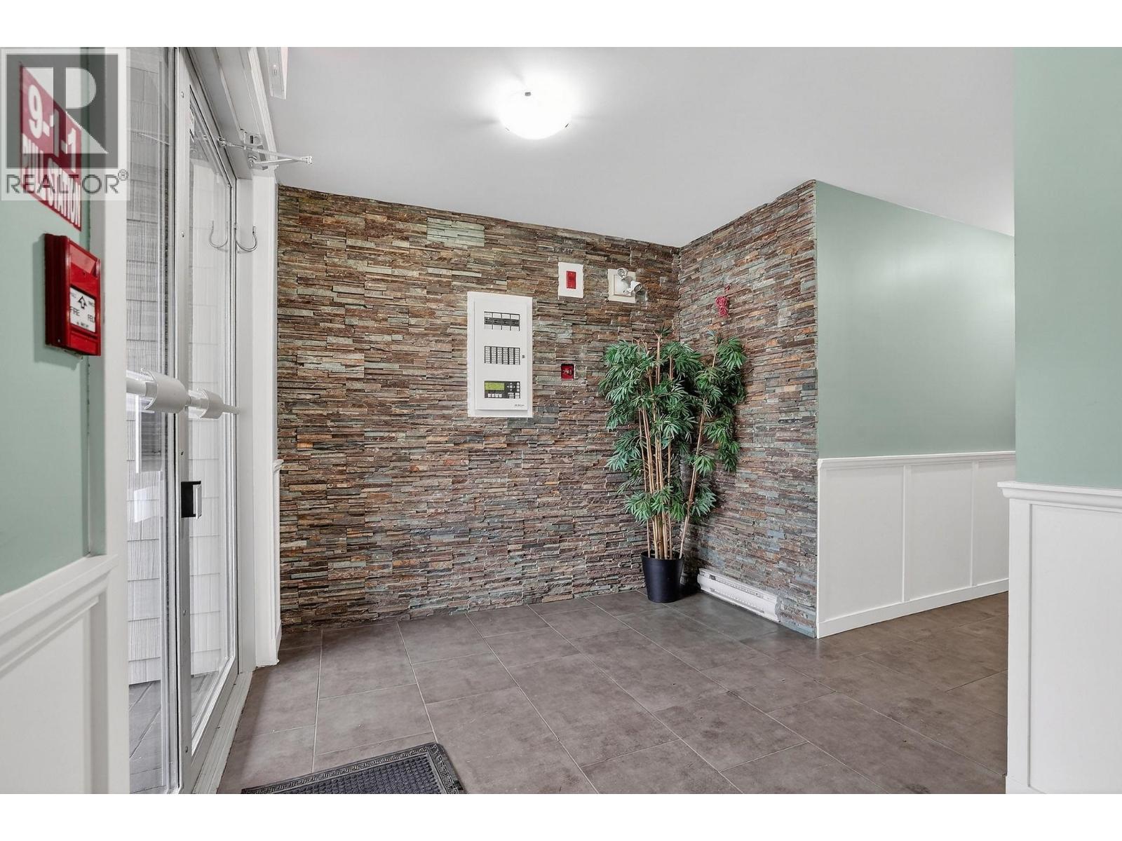 404 22858 Lougheed Highway, Maple Ridge, British Columbia  V2X 2V6 - Photo 3 - R3124941