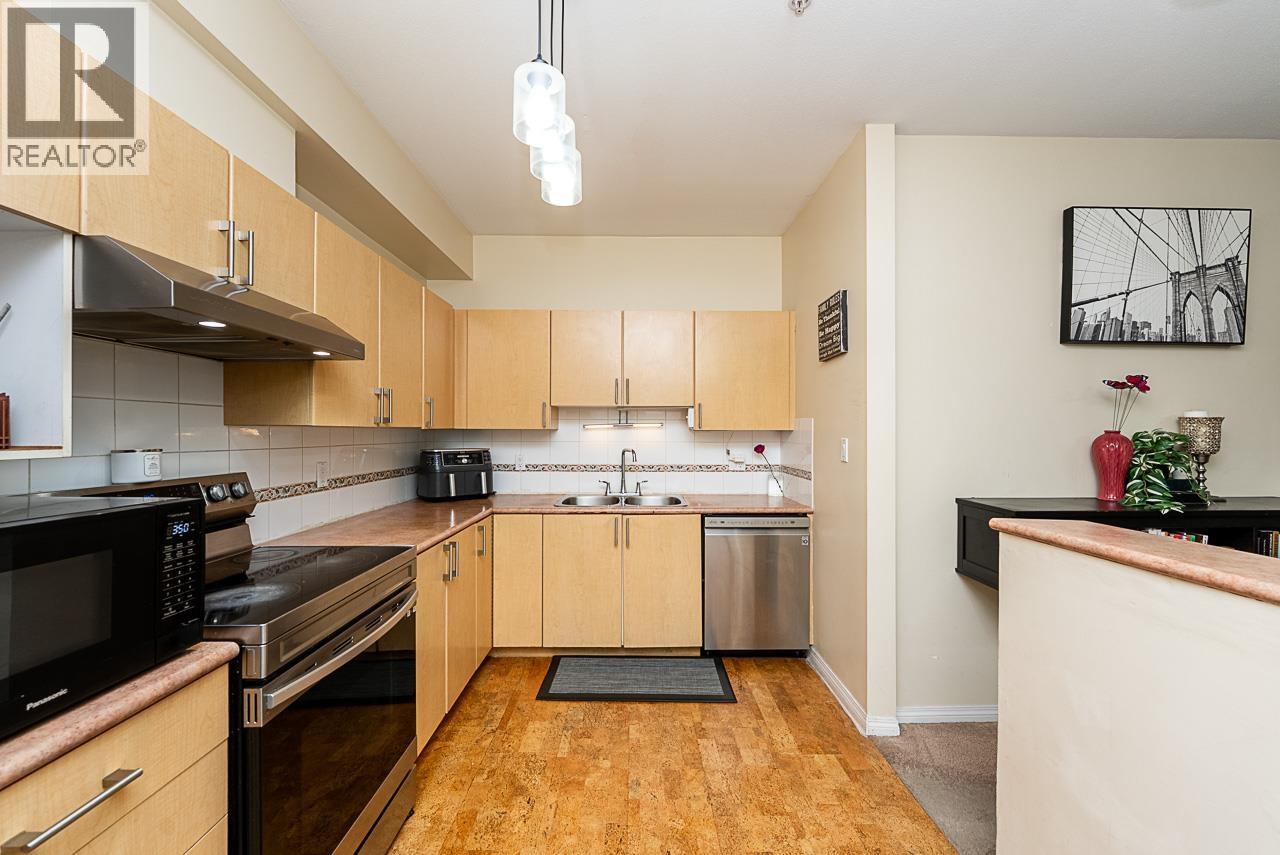 202 83 Star Crescent, New Westminster, British Columbia  V3M 6X8 - Photo 4 - R3125088