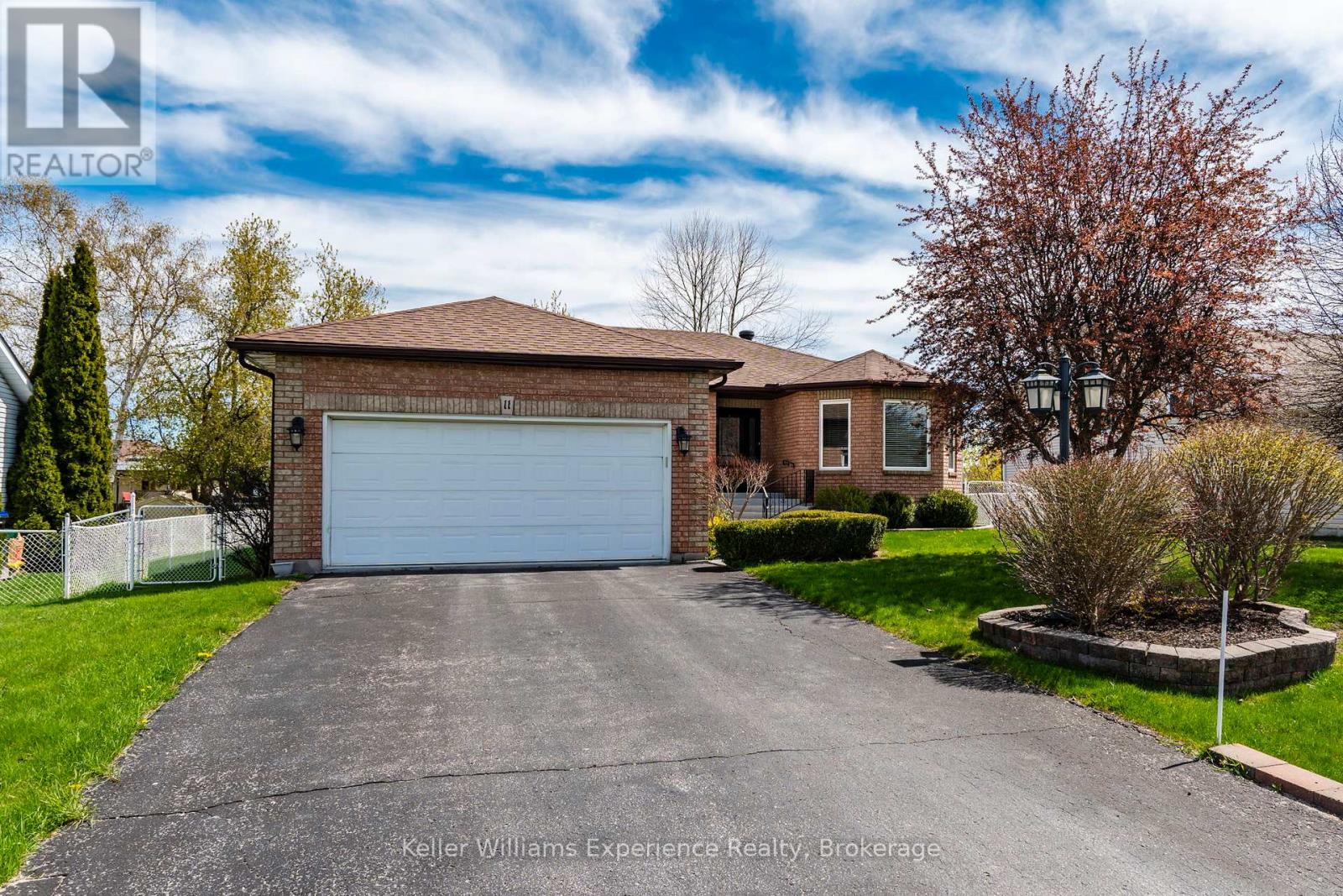 11 Copeland Street, Penetanguishene, Ontario  L9M 1K3 - Photo 2 - S12792672