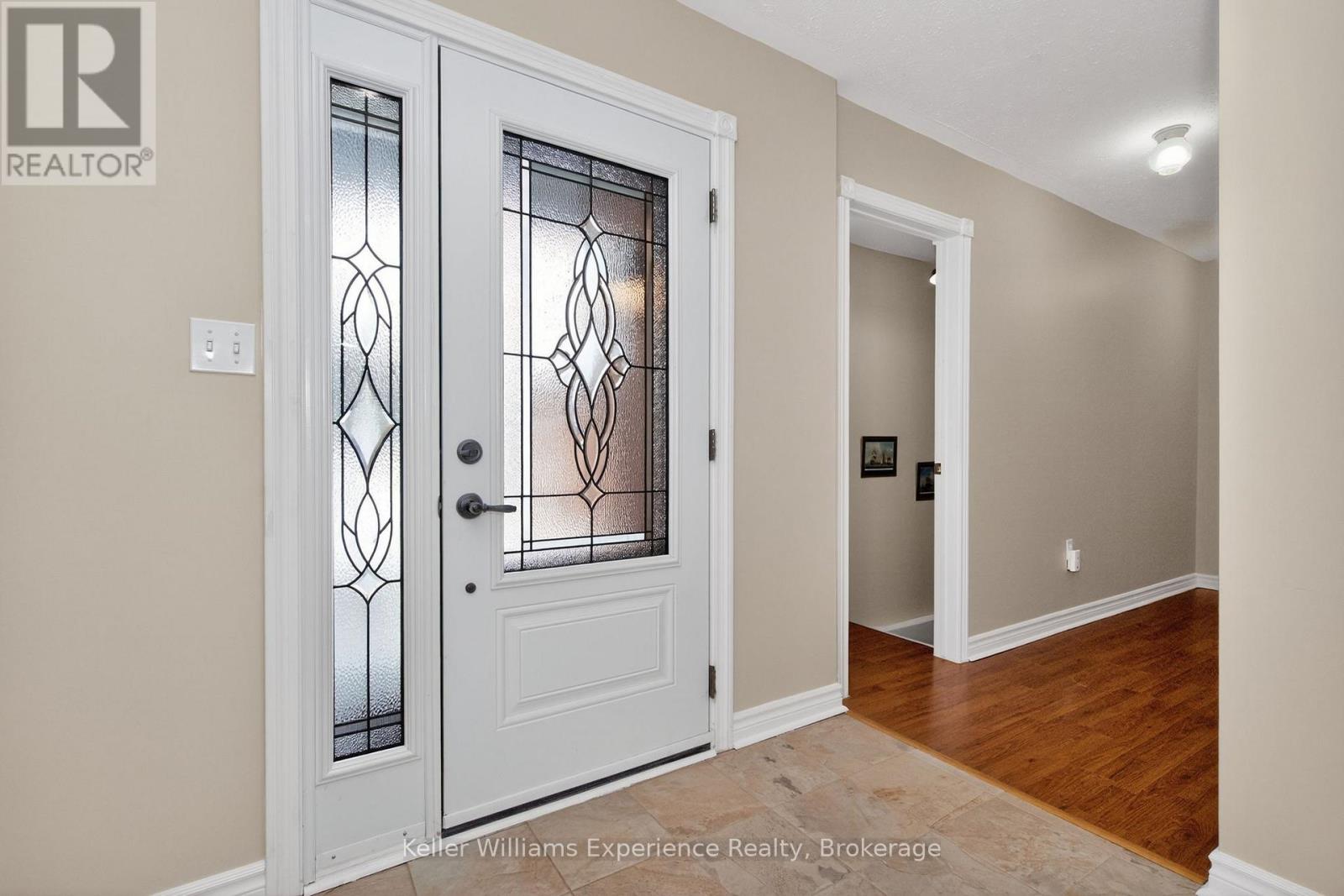 11 Copeland Street, Penetanguishene, Ontario  L9M 1K3 - Photo 4 - S12792672