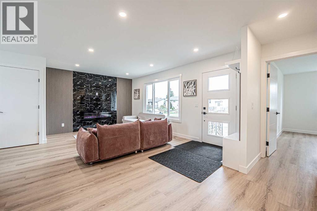 176 Huntchester Crescent NE, Calgary, Alberta  T2K 5E9 - Photo 8 - A2311767