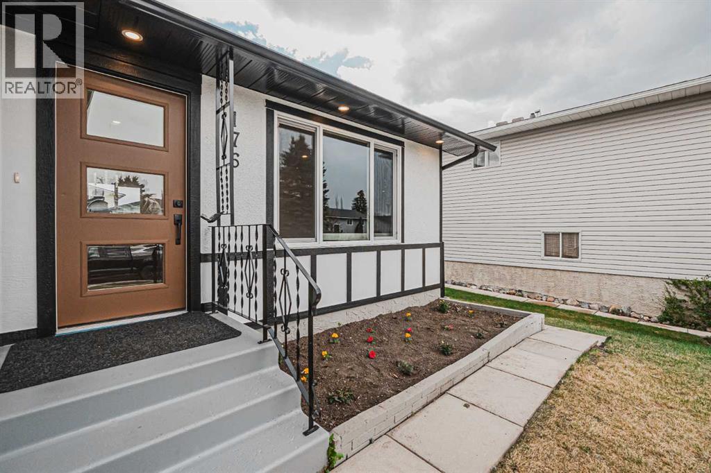 176 Huntchester Crescent NE, Calgary, Alberta  T2K 5E9 - Photo 3 - A2311767