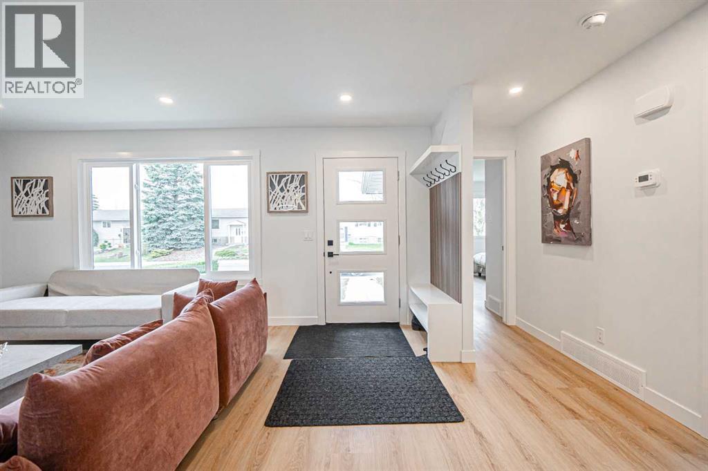 176 Huntchester Crescent NE, Calgary, Alberta  T2K 5E9 - Photo 7 - A2311767