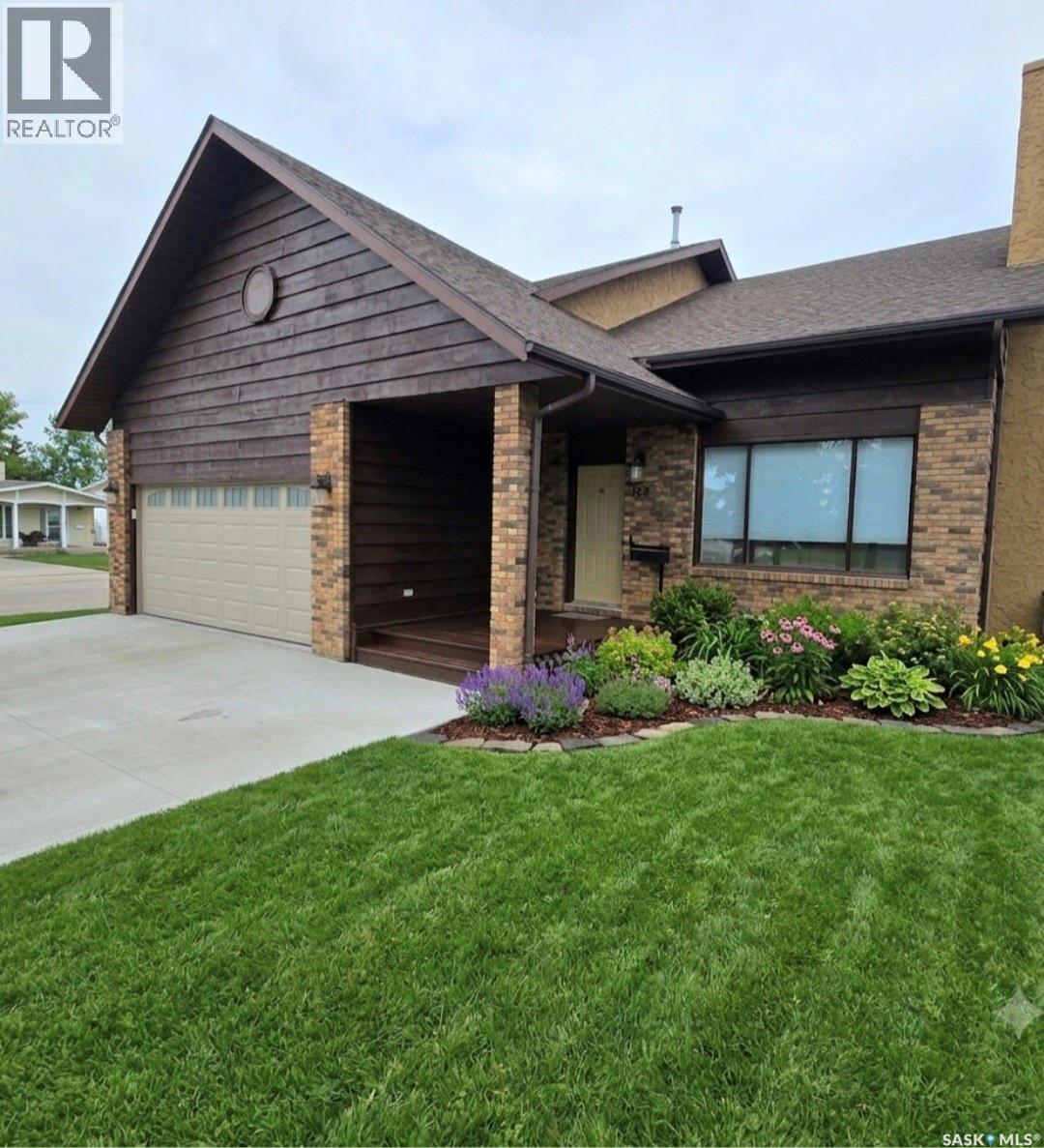 868 Conroy Place, Prince Albert, Saskatchewan  S6V 6Y7 - Photo 2 - SK036457