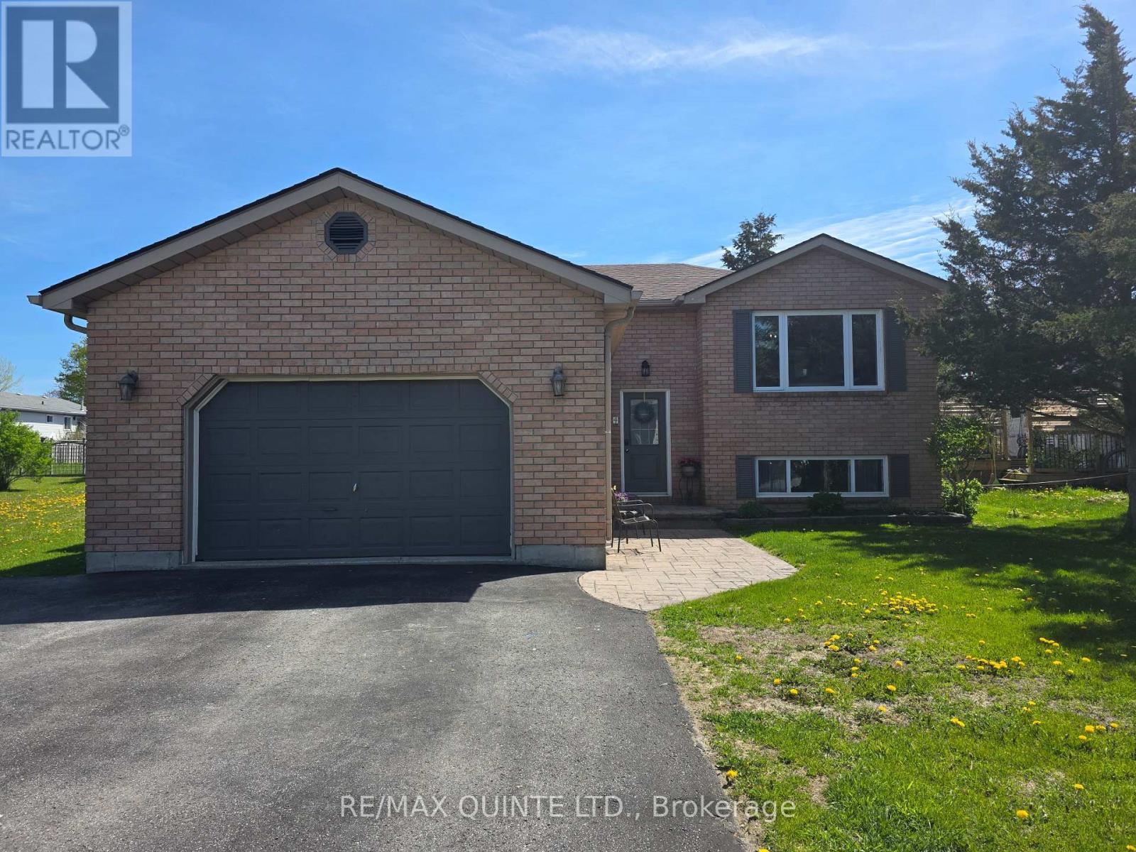4 Harbourview Crescent, Prince Edward County, Ontario  K0K 3L0 - Photo 2 - X12883804