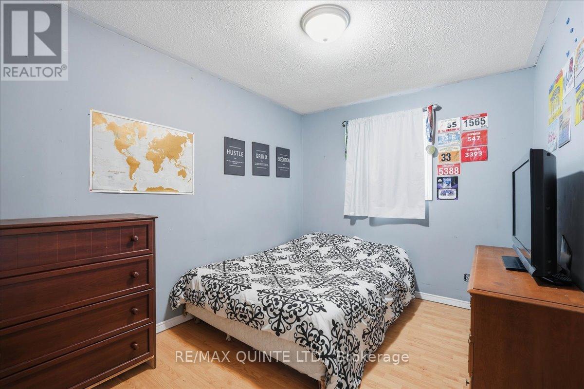 4 Harbourview Crescent, Prince Edward County, Ontario  K0K 3L0 - Photo 19 - X12883804